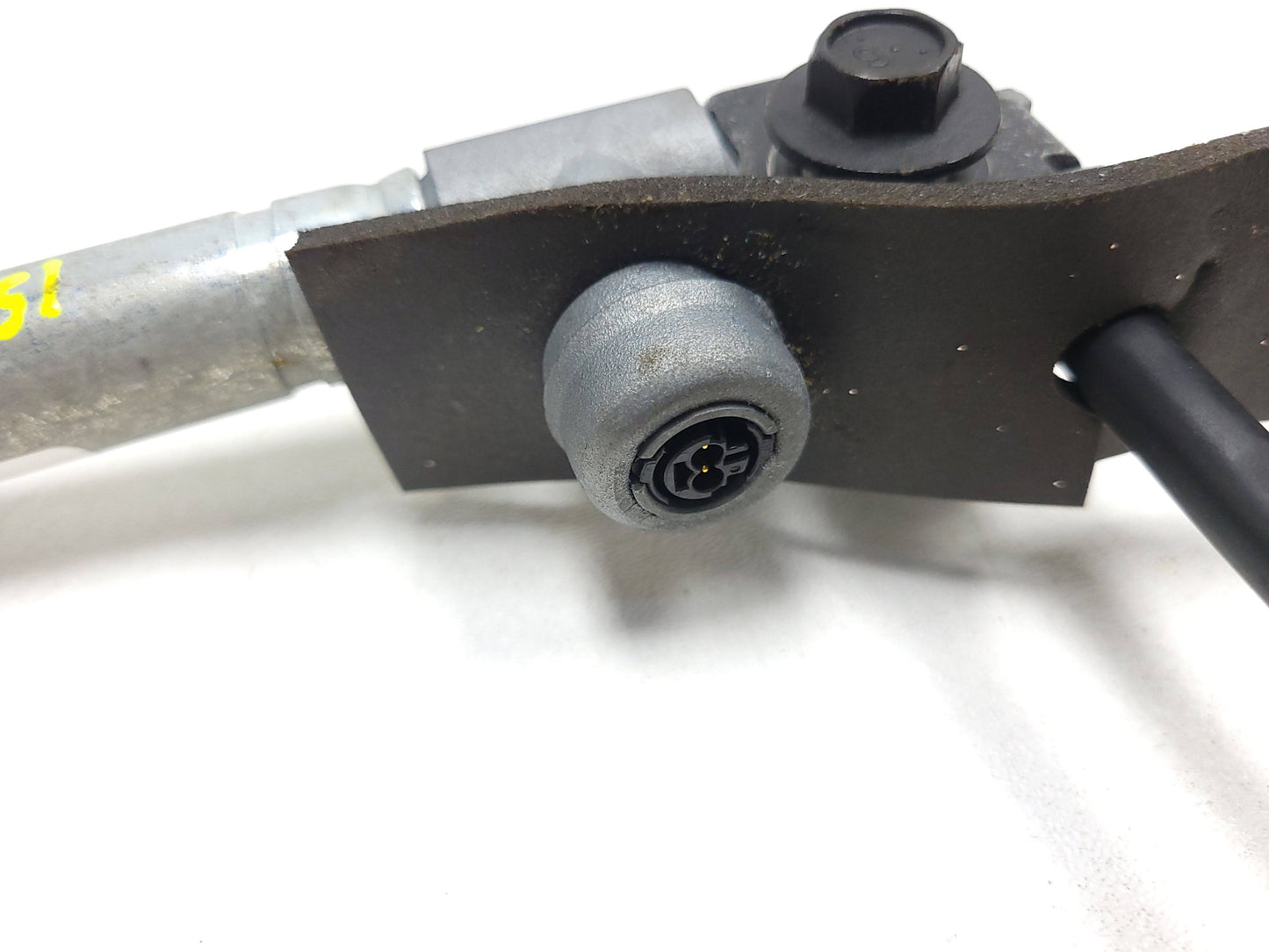 2013 2014 2015 2016 GMC Acadia Seat Belt Tensioner Passenger Side Right