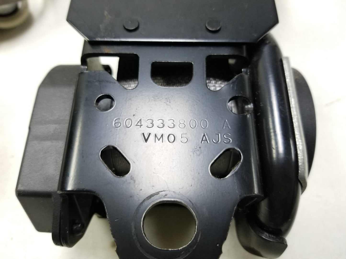 2008 - 2015 Nissan Rogue Front Right Passenger Seat Belt Retractor & Pre Tensioner OEM
