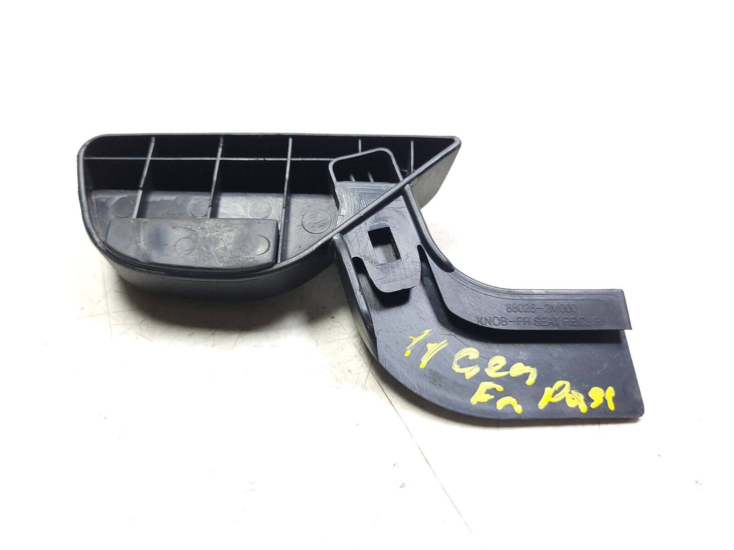 09-16 Hyundai Genesis Seat Side Trim W/ Guide Sleeve & knob Front Passenger OEM