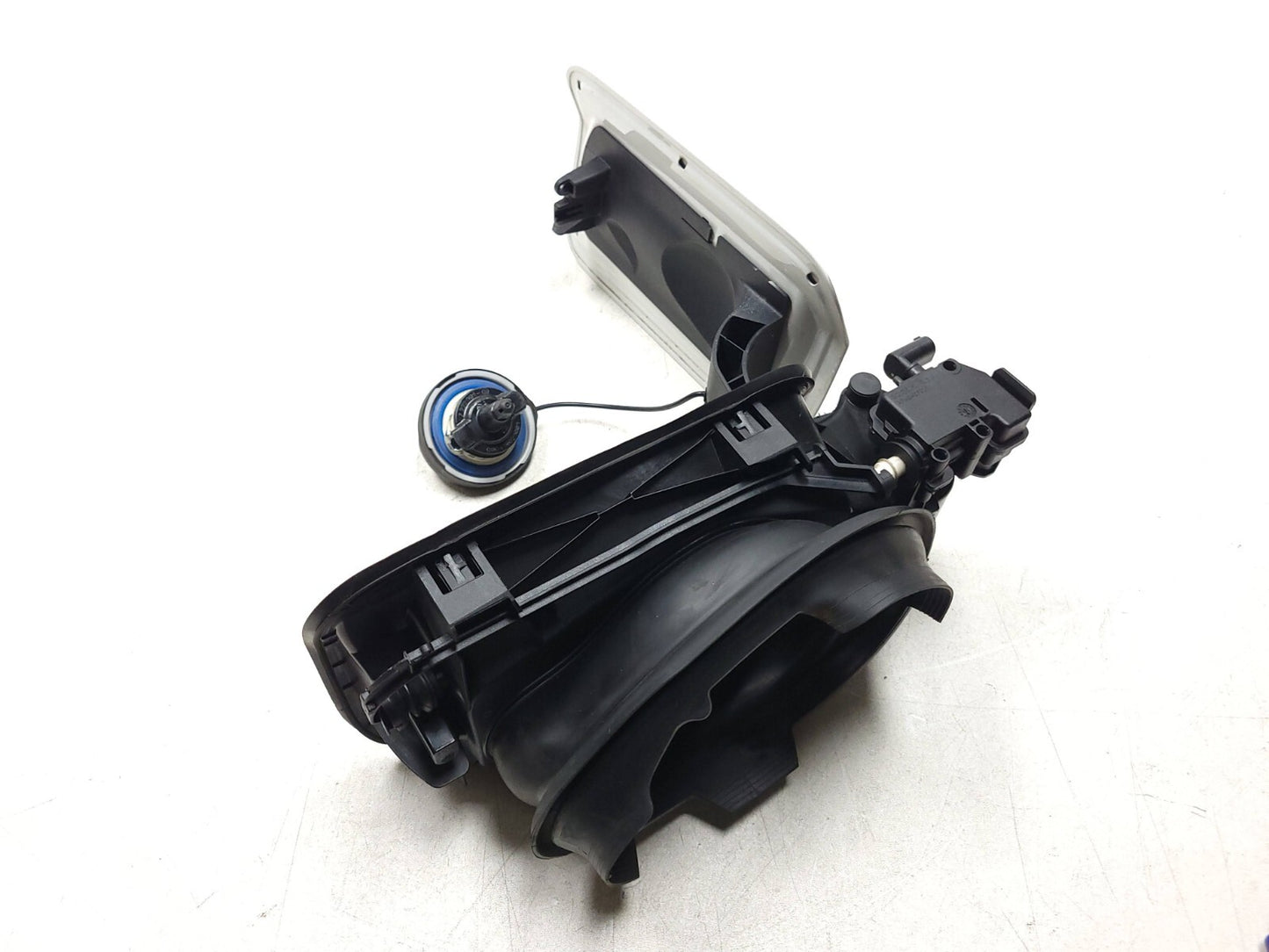 13-18 BMW 330xi F30 Fuel Tank Door Lid W/ Filler Cap OEM β
 76k Miles