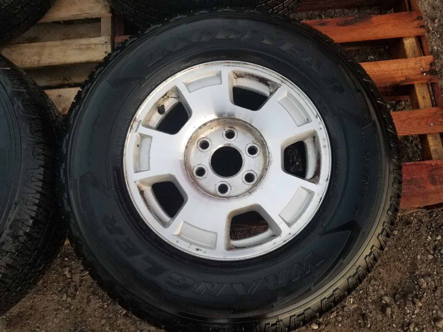 10-14 Chevrolet Suburban Wheel Goodyear Wrangler 265/70r17 11.5/32" 4pcs OEM