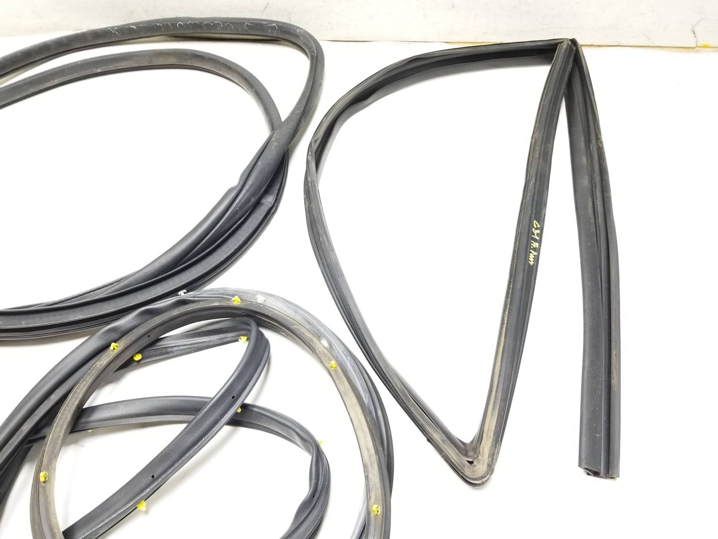 2012 Jeep Grand Cherokee Door Weatherstrip Front Passenger Side Right OEM