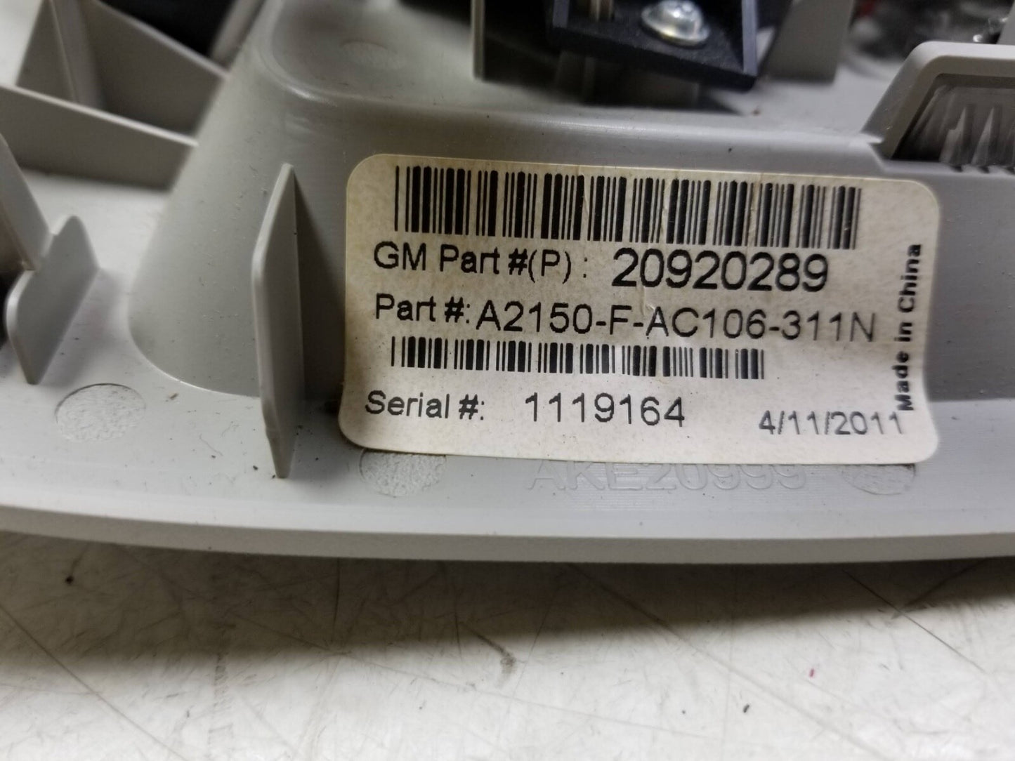 2010 - 2012 Cadillac SRX Console Map Light Sunroof Homelink Control OEM