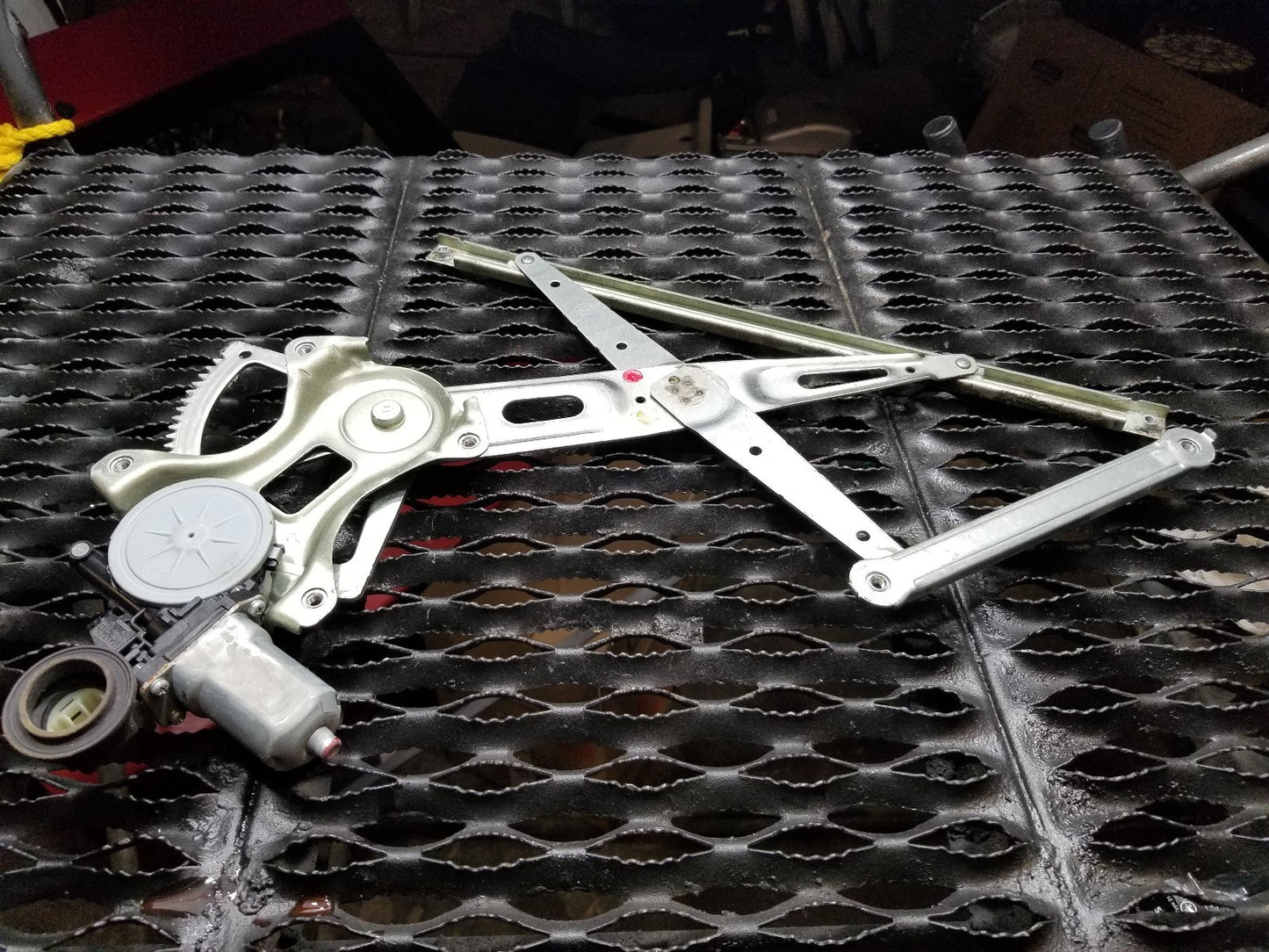 04 05 06 07 08 09 Prius Rear Left Driver Side Window Regulator W/ Motor Oem.