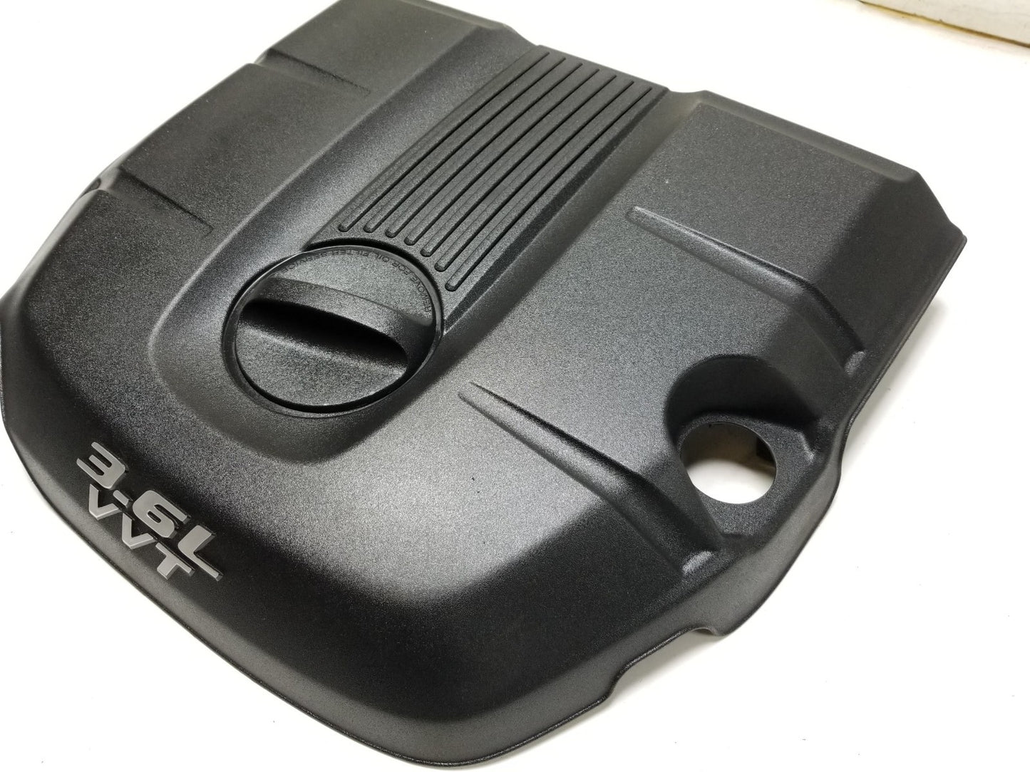 2012 Jeep Grand Cherokee V6 3.6l Engine Cover OEM