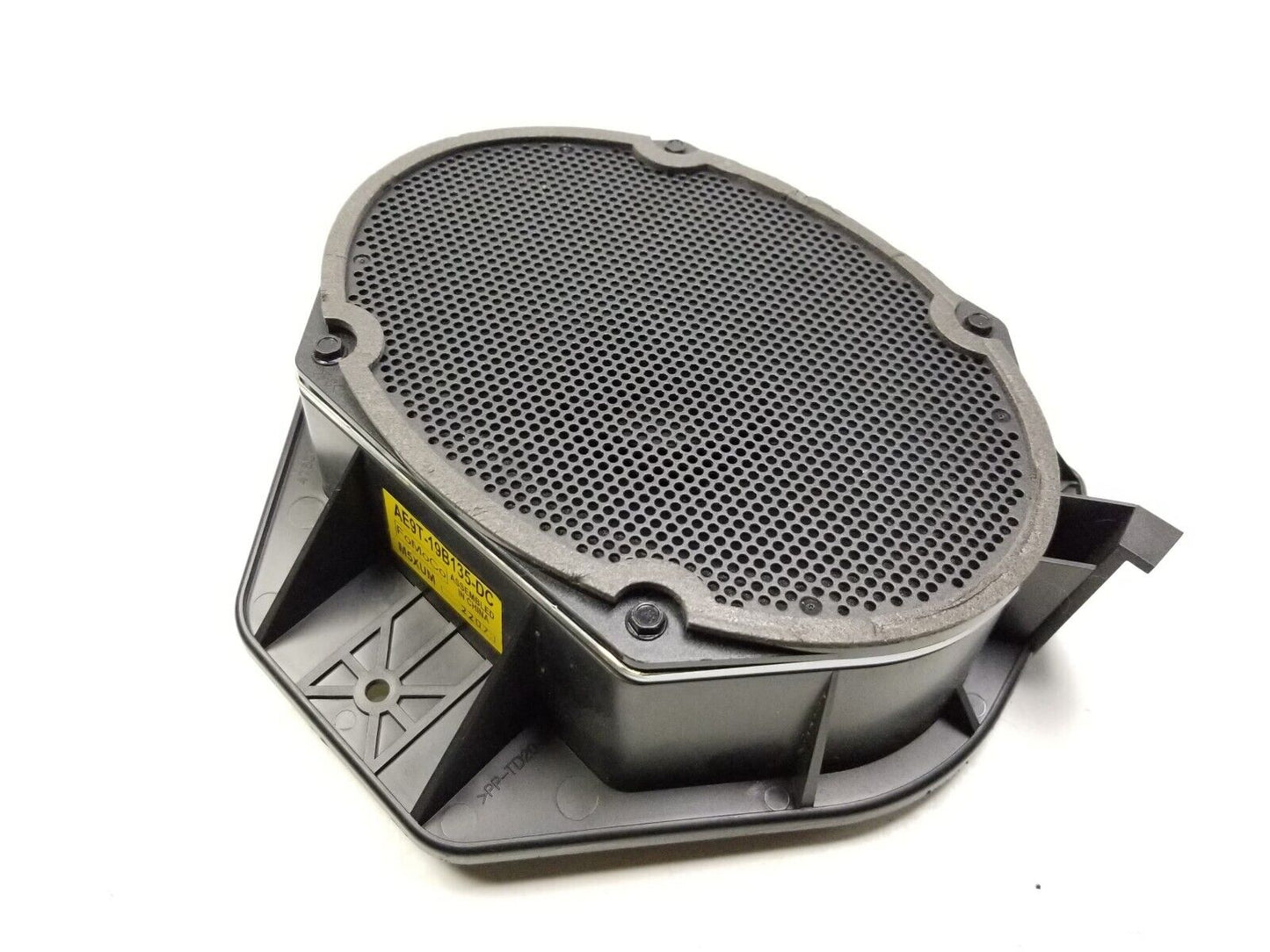2017 - 2019 Lincoln MKT Audio Speaker Rear Driver Left Side 7u5t-18808-ca OEM