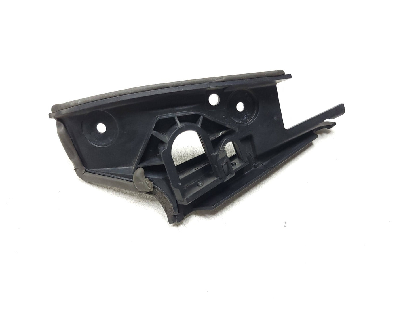 13-18 BMW 330xi F30 Front Seal Bracket Passenger Side 8621100 OEM โ