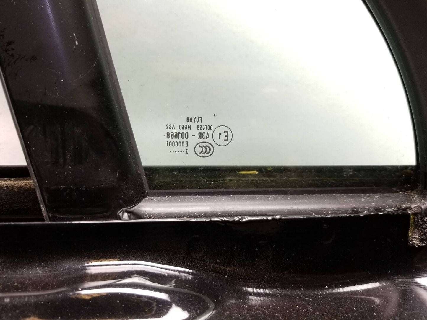 11-17 Porsche Cayenne Front Driver Door Shell (paint: A1a1 ) ✅