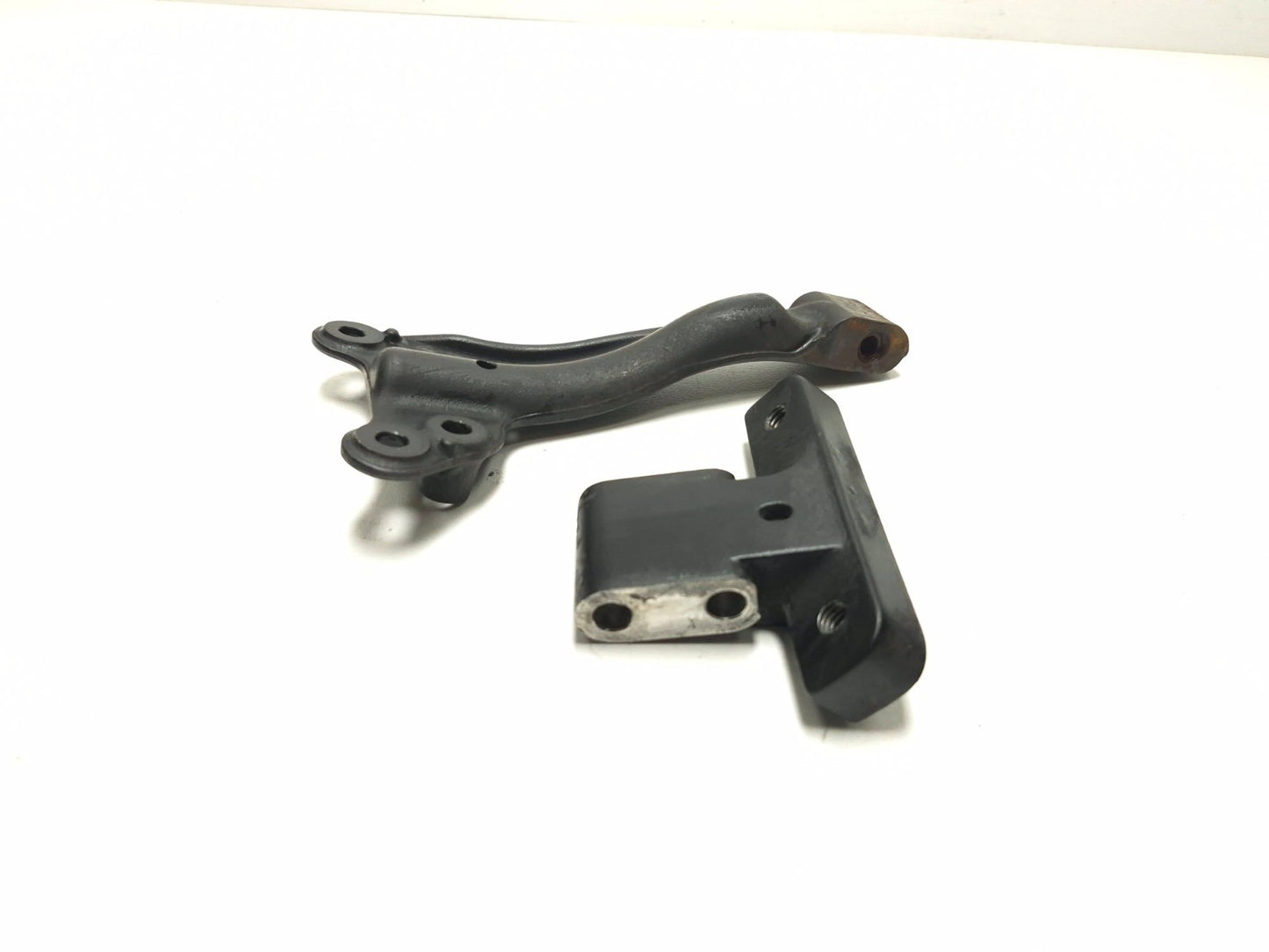 2016 Harley Davidson Dyna Fxdbp Rear Muffler Bracket & Engine Support Pair OEM