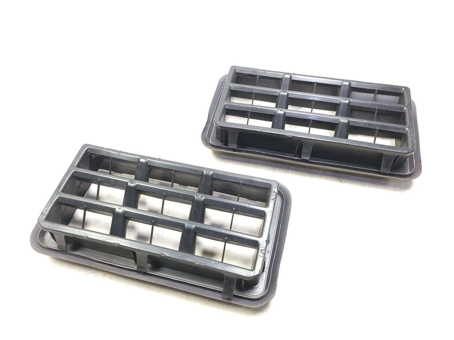 2007-2011 Dodge Caliber Sxt Rear Quarter Vent Pressure Flap 2pcs OEM