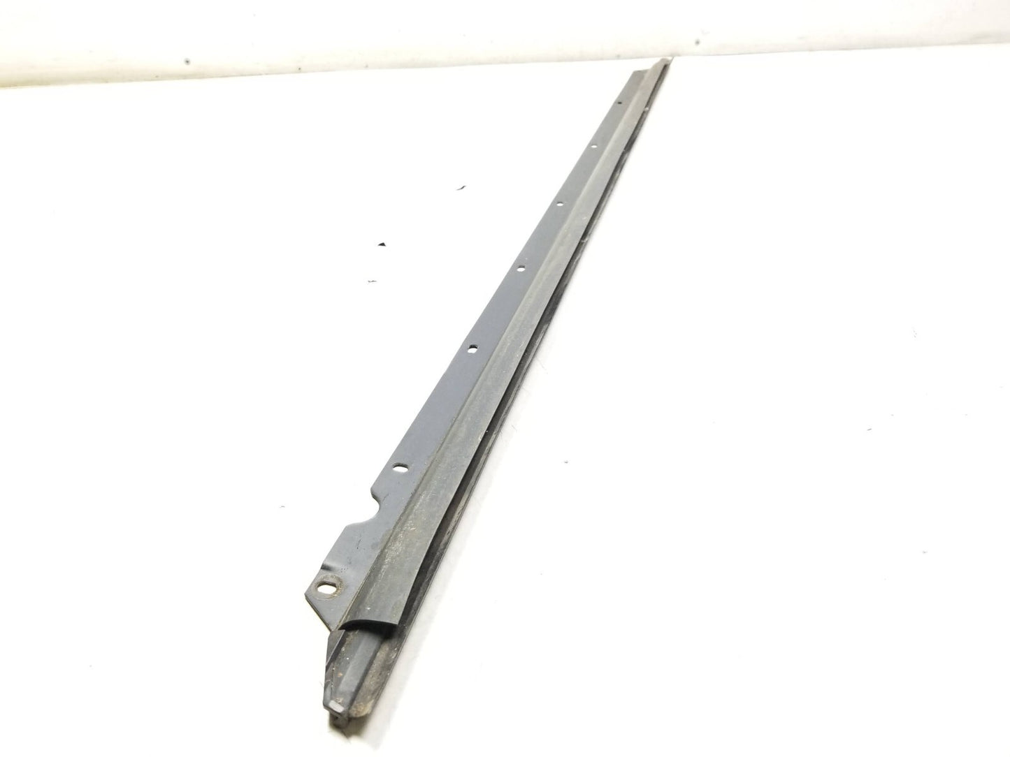 2008 - 2015 Nissan Rogue Front Door Window Belt Seal Driver Side Left 2pcs OEM