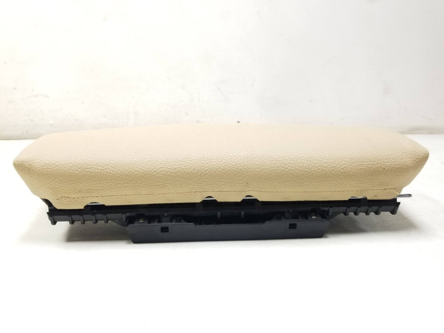 2013 - 2018 BMW 330xi F30 Seat Thigh Support Front Passenger Side Right OEM