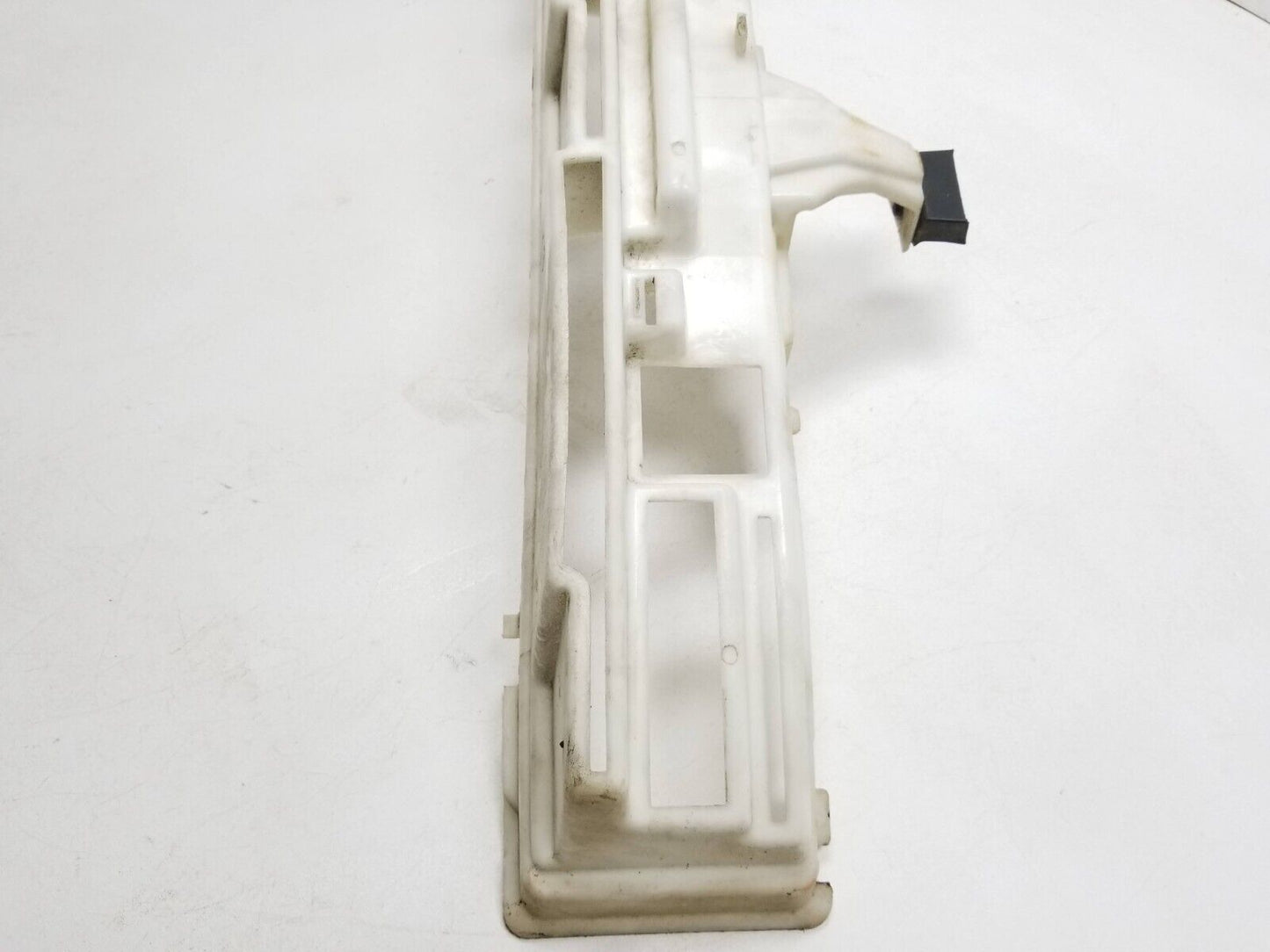 13 14 15 GMC Acadia Rear Bumper Center Bracket Support OEM