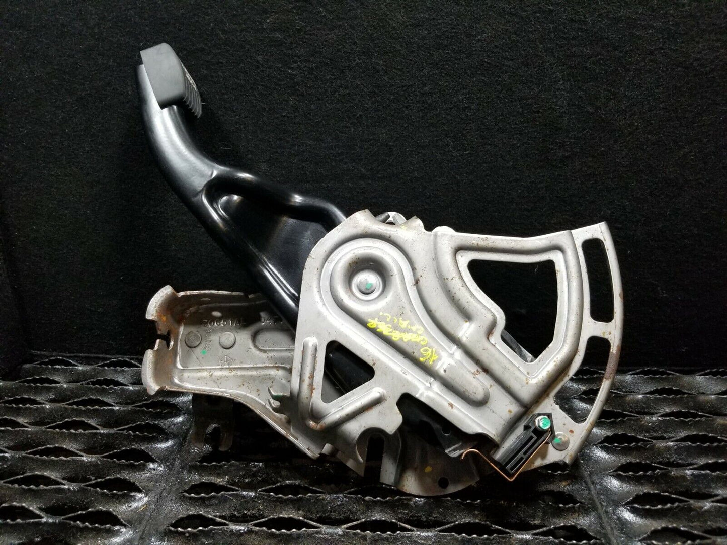16 17 Dodge Challenger Emergency Parking Brake Stop Pedal Lever OEM 12k