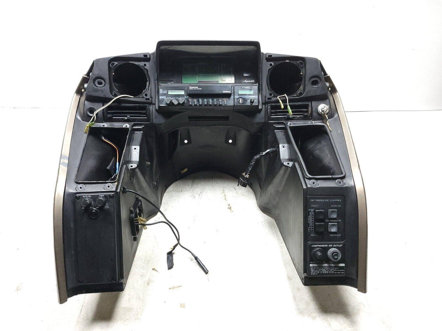 84-87 Honda Gl1200 Goldwing Front Fairing W/ Speedometer Instrument Cluster OEM