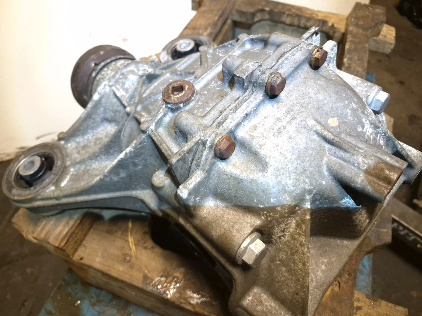 2017 Jaguar Xe Differential Rear Axle Carrier 2.0l OEM โ