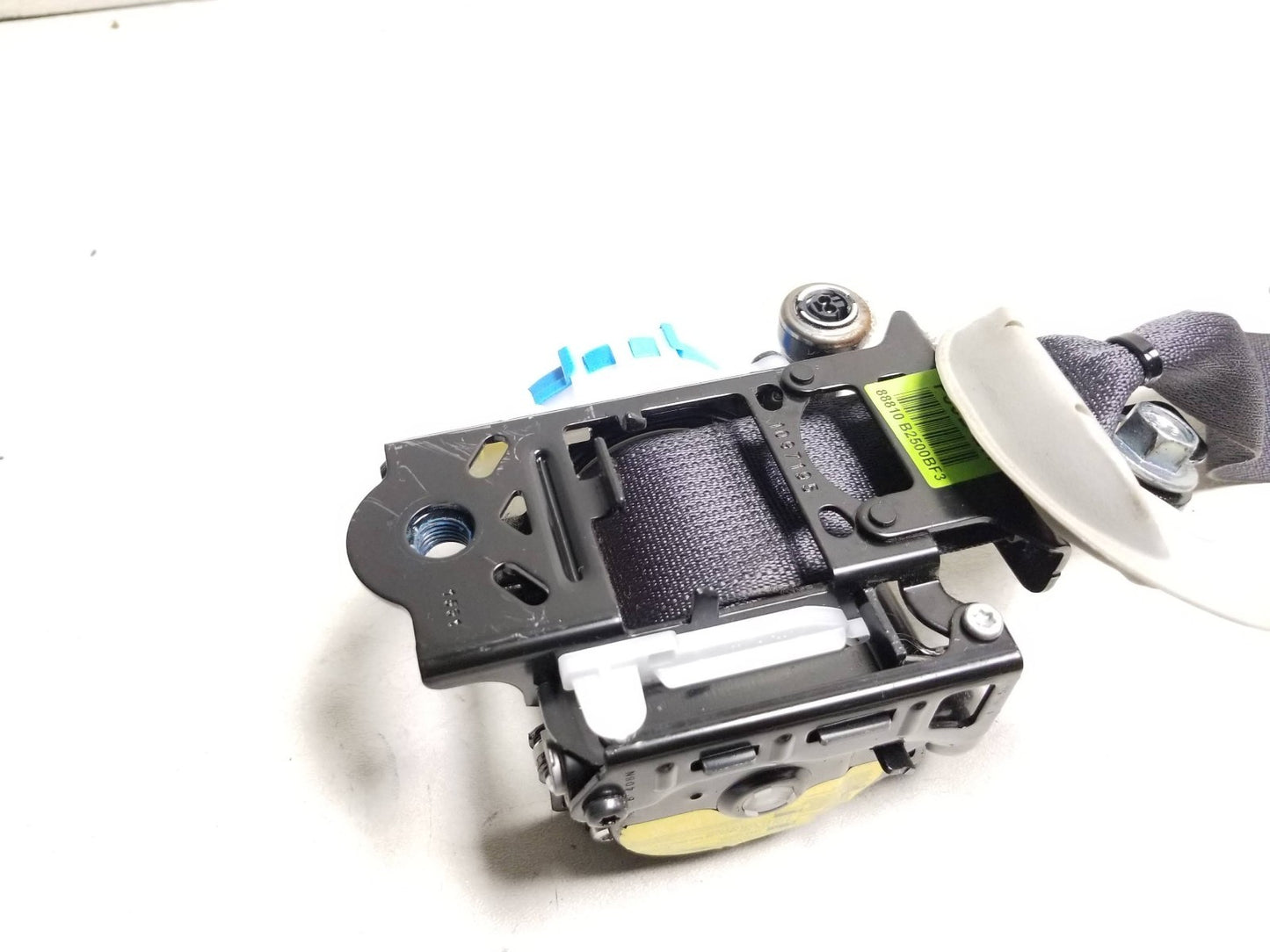 2014 - 2019 Kia Soul Seat Belt Retractor Set OEM