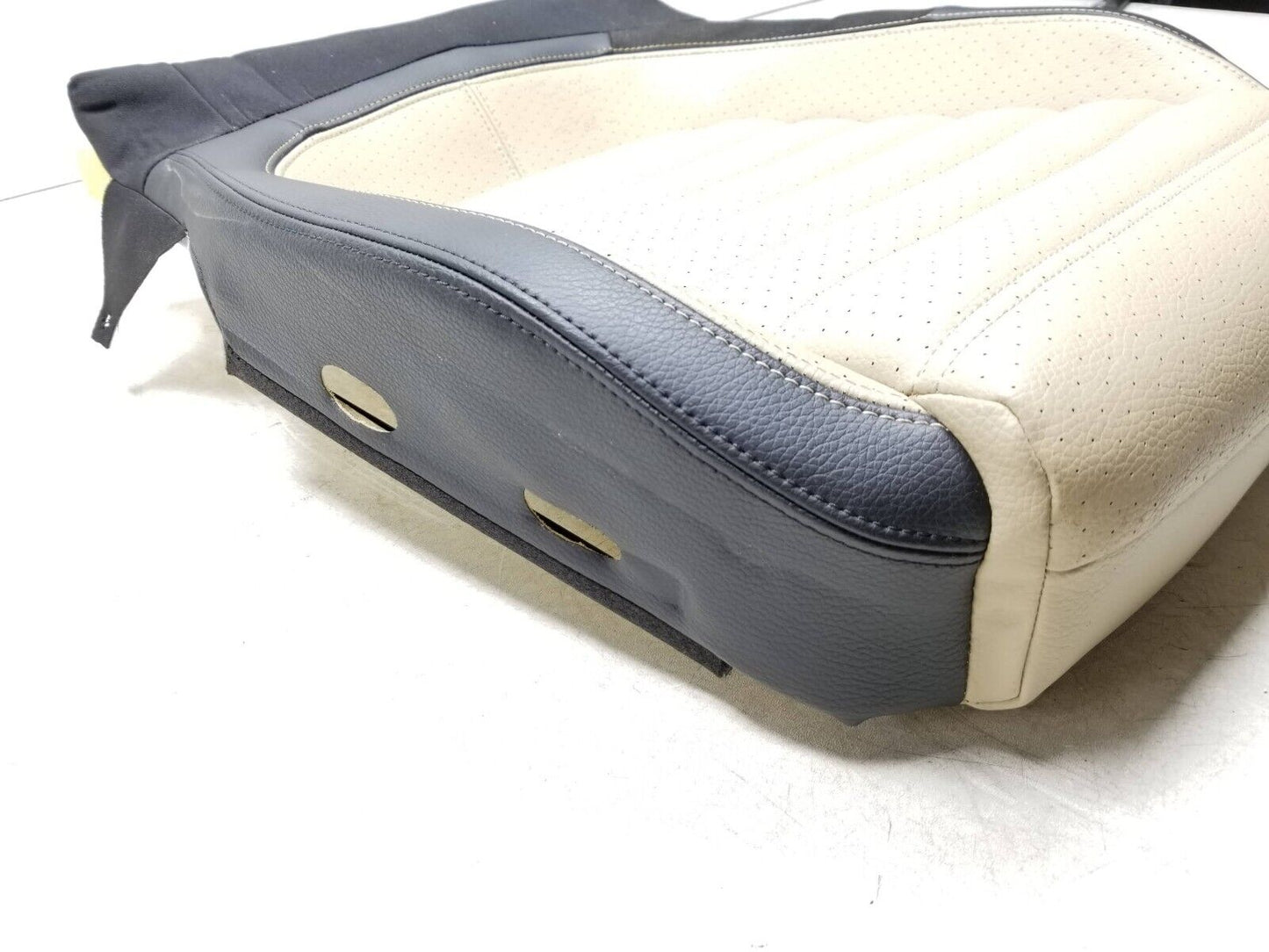 09 - 17 Volkswagen Cc Front Seat Cushion Bottom Lower Passenger Right OEM