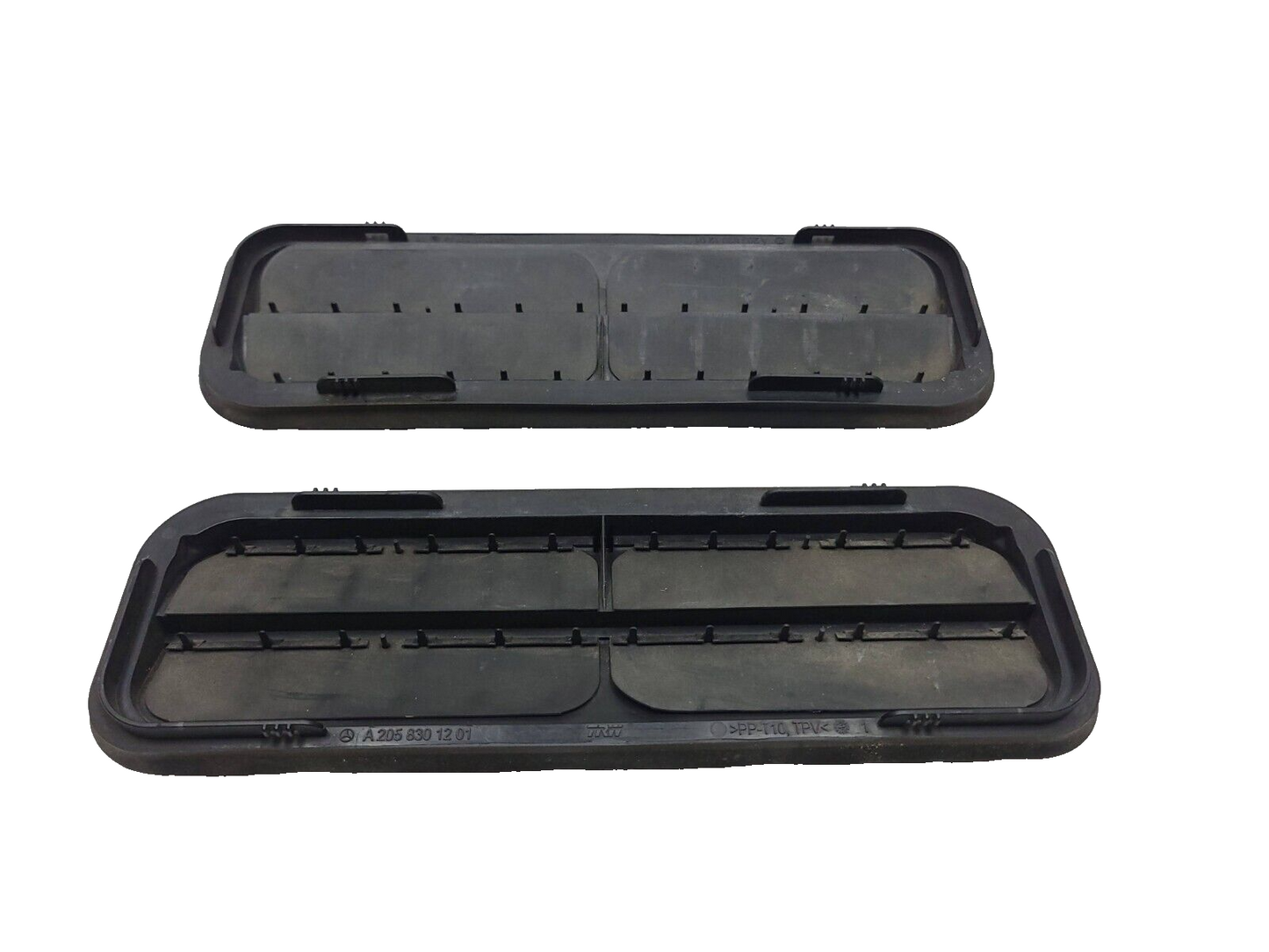 15-20 Mercedes C300 W205 Rear Quarter Pressure Flap Vent Grille Pair OEM