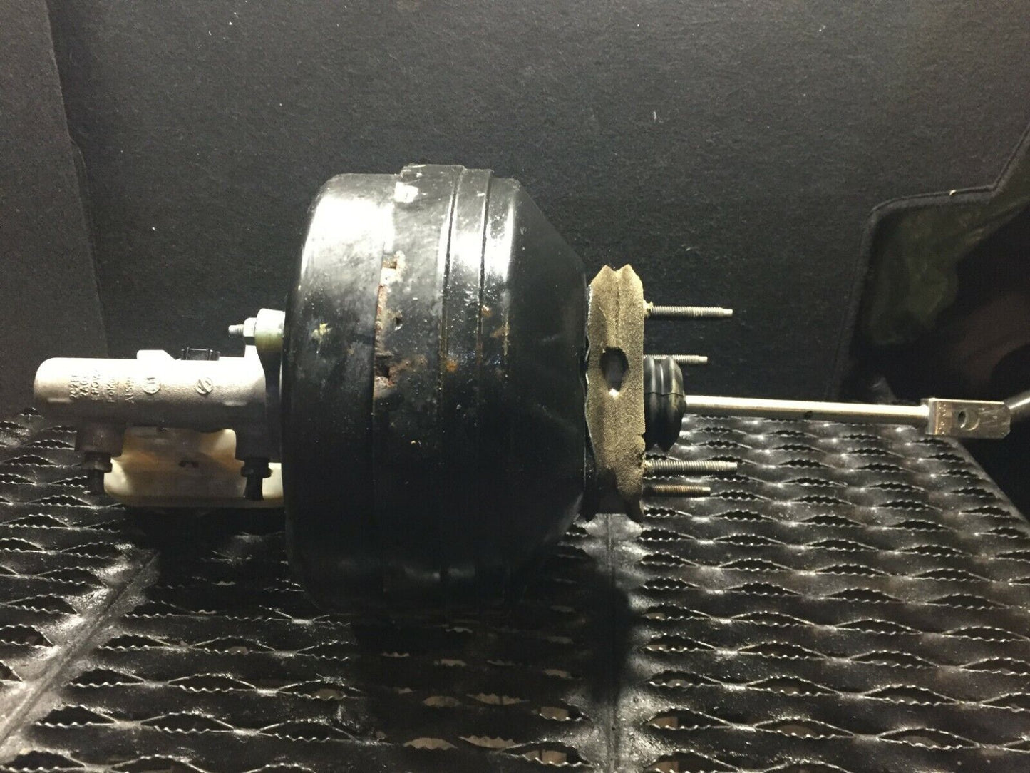 09 10 11 12 Lincoln MKS Power Brake Booster W/ Master Cylinder OEM D40