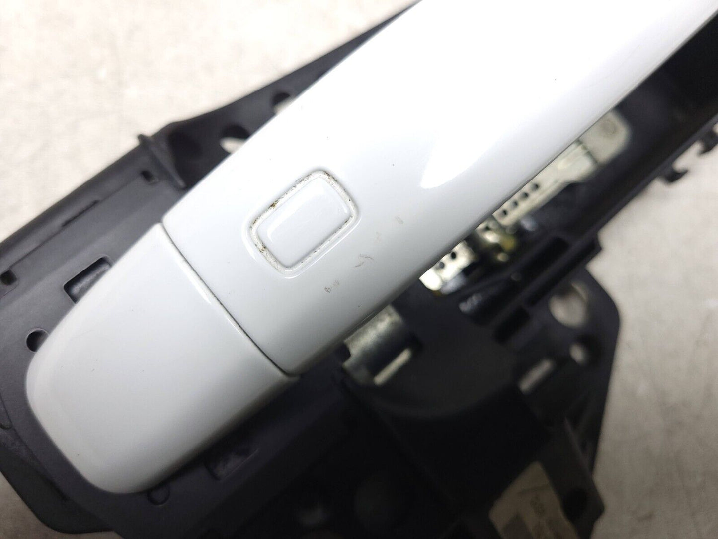 09 - 16 Audi A4 S4 A5 Sedan Front Exterior Door Handle Passenger Side Right OEM