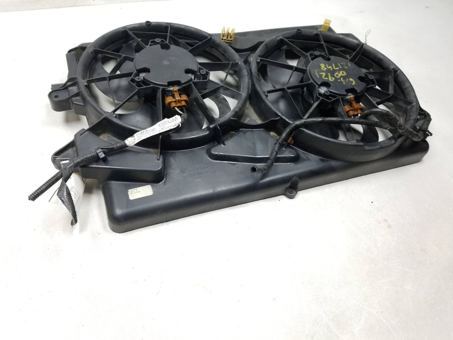 2005 Chevrolet Equinox Radiator Cooling Fan W/ Shroud 3.4l OEM