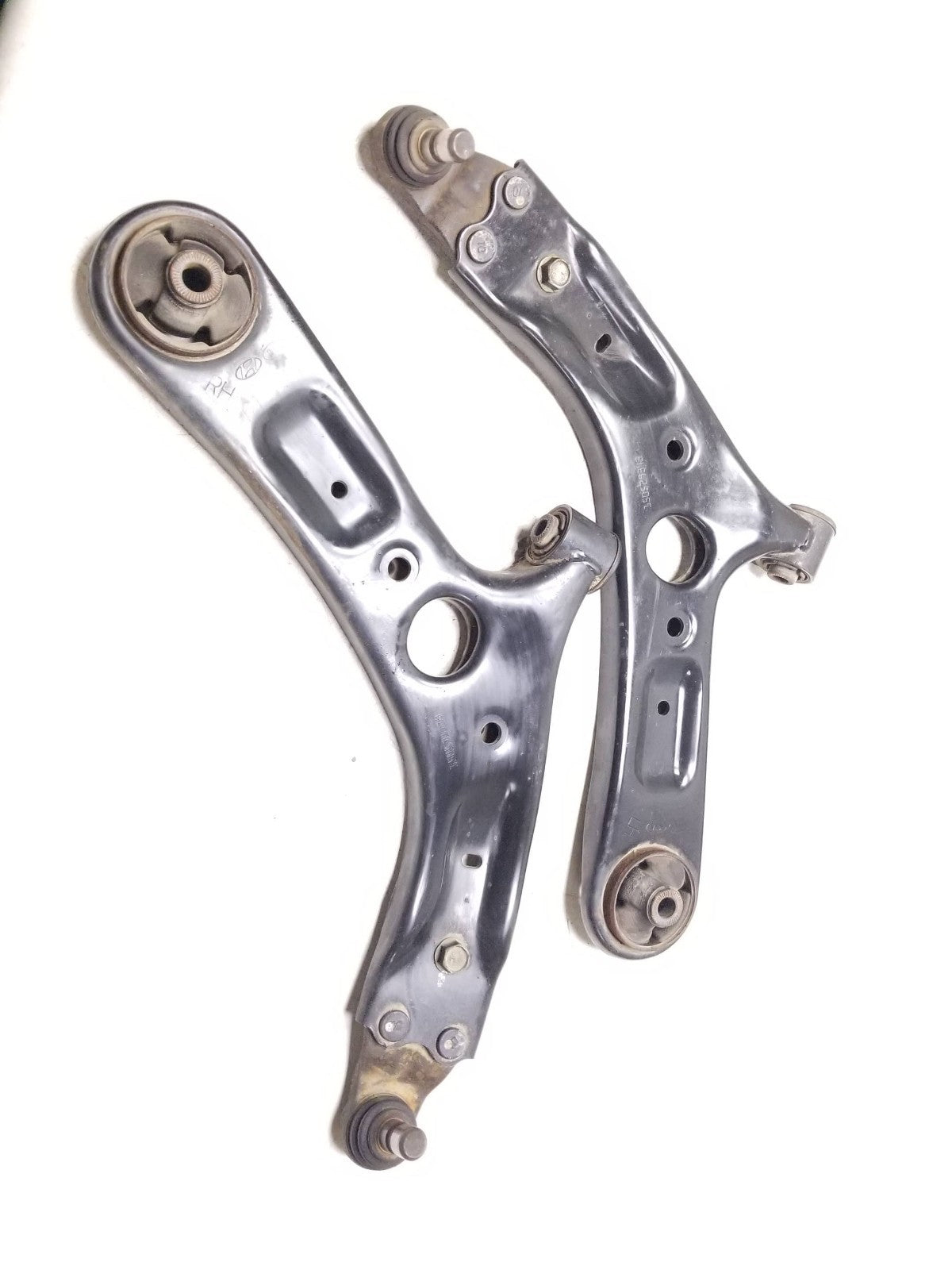 2014 - 2019 Kia Soul Front Lower Control Arm Left & Right OEM