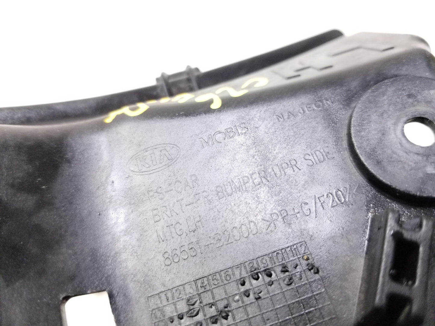 2014 - 2019 Kia Soul Front Bumper Upper Bracket Left & Right OEM