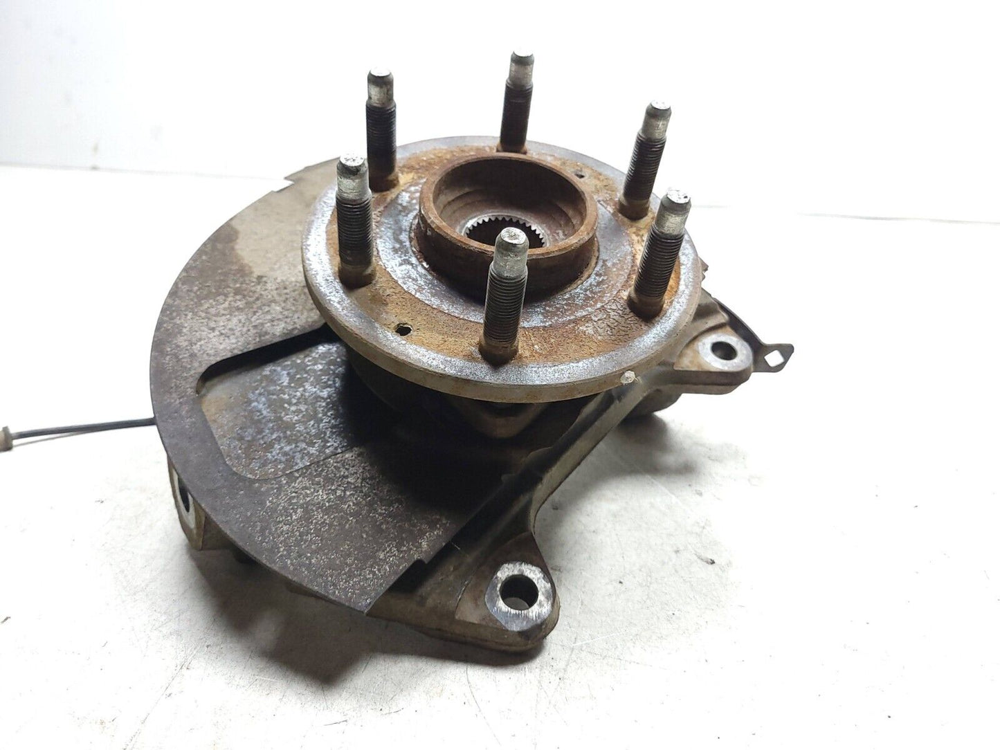 14-19 Chevrolet Silverado 1500 Front Spindle Knuckle Wheel Hub Driver Side OEM