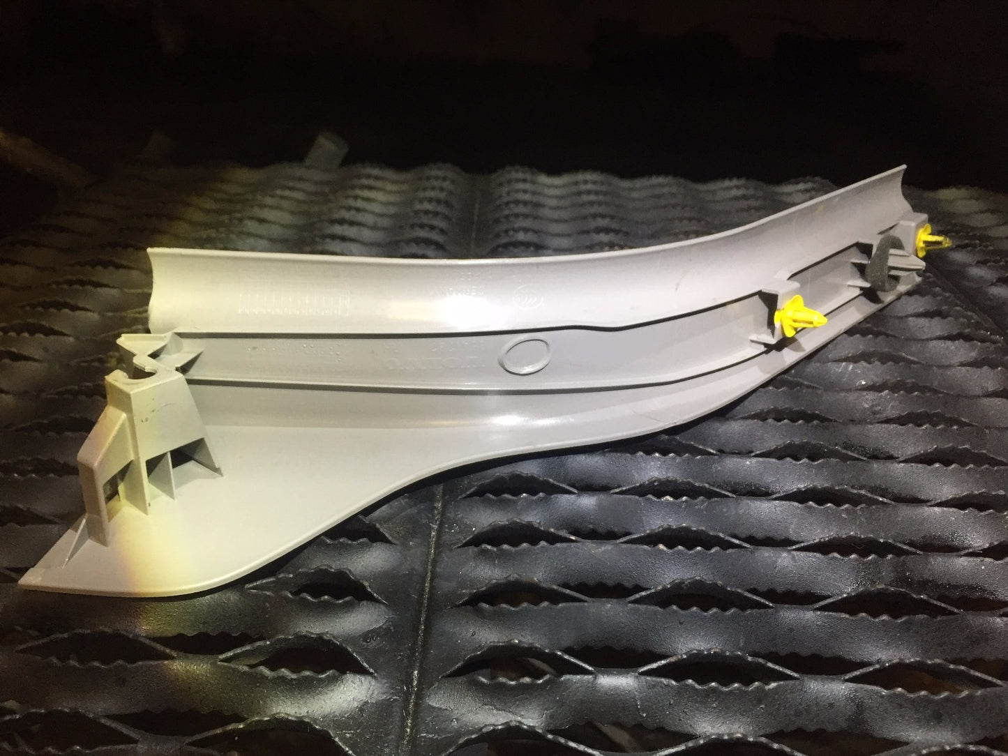 05 06 07 08 09 10 11 Volvo S40 Rear Passenger Side Door Sill Plate Scuff OEM