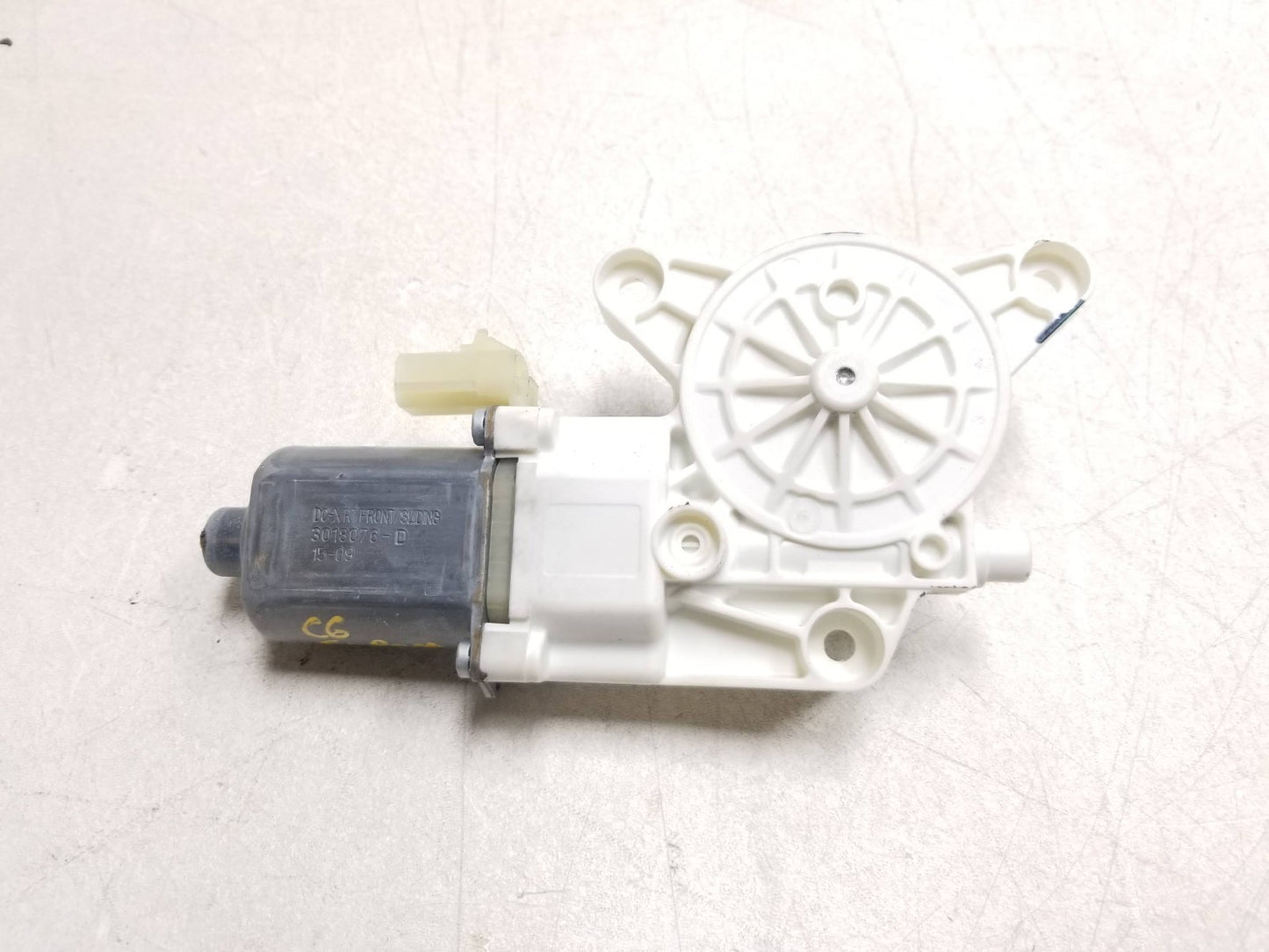2013 - 2020 Dodge Grand Caravan Window Motor Front Passenger Side Right OEM