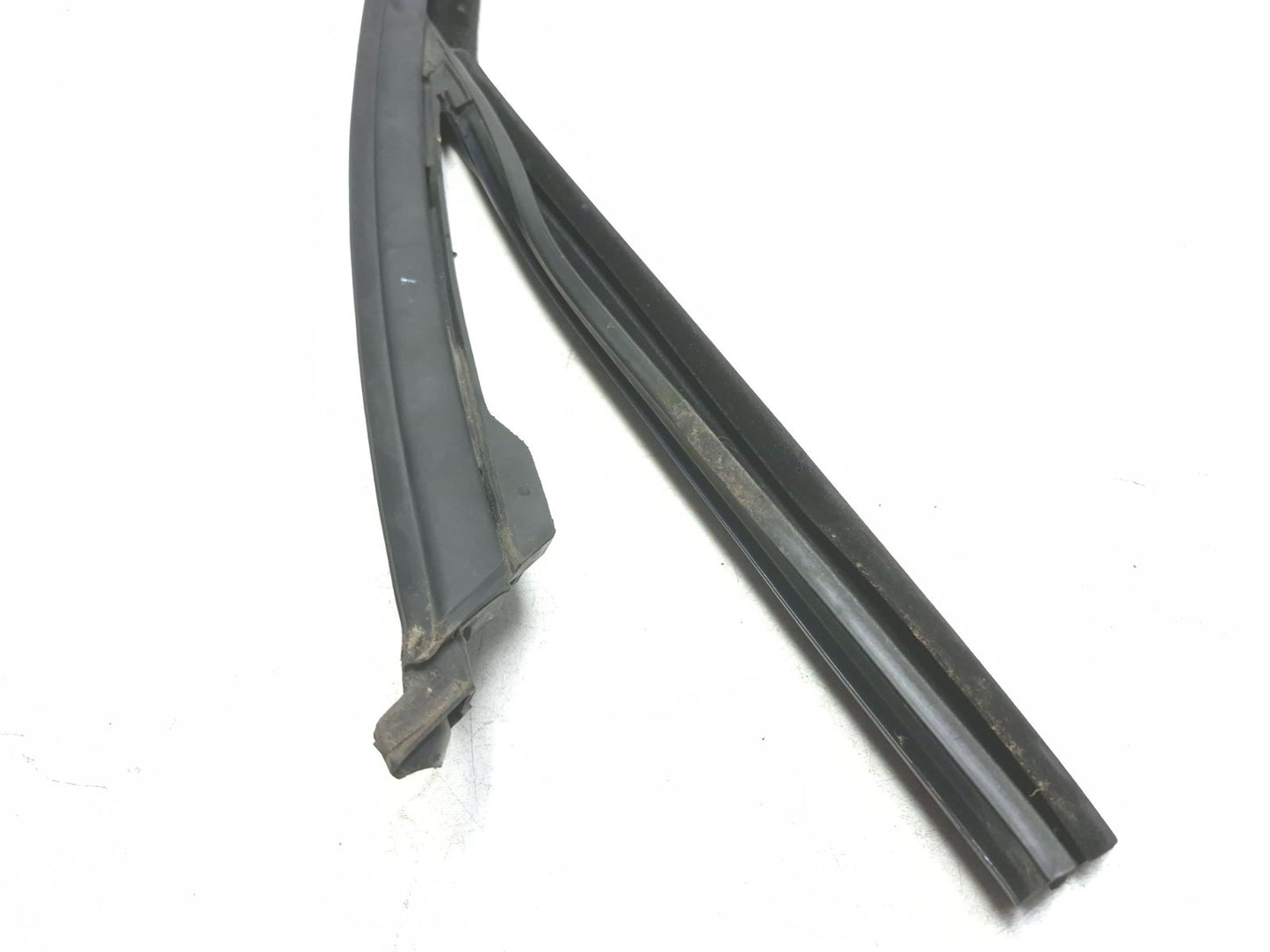 2014 Fiat 500l Door Weatherstrip Front Driver Side Left OEM