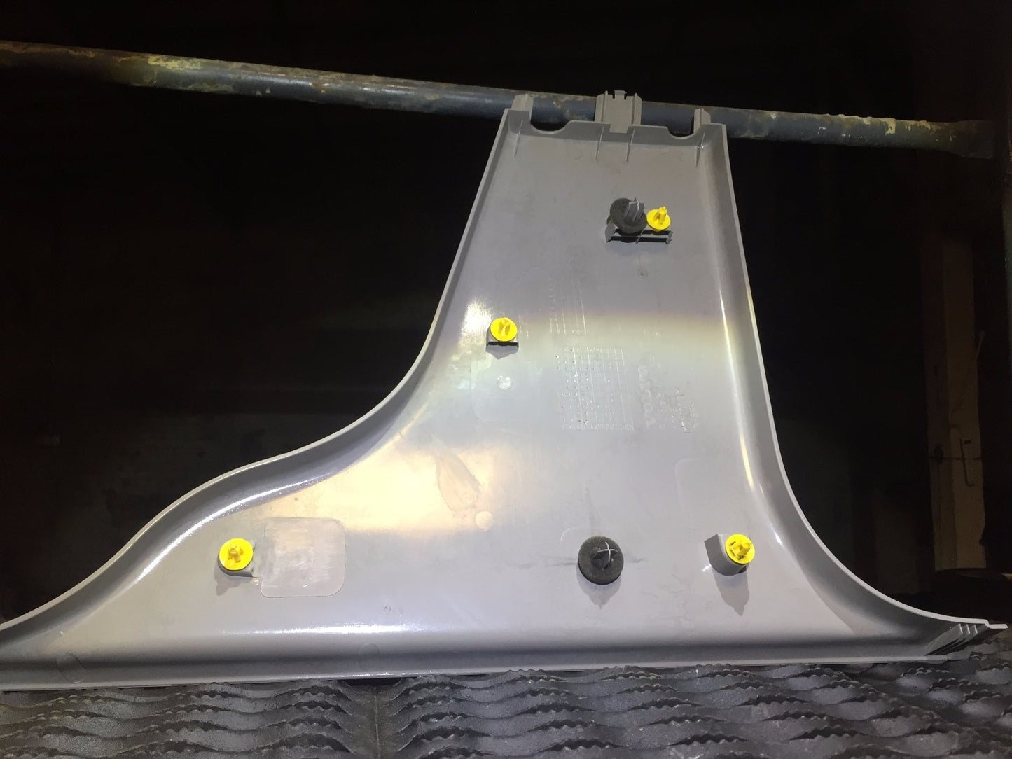 05 06 07 08 09 10 11 Volvo S40 Left Driver Side Lower B Pillar Cover OEM