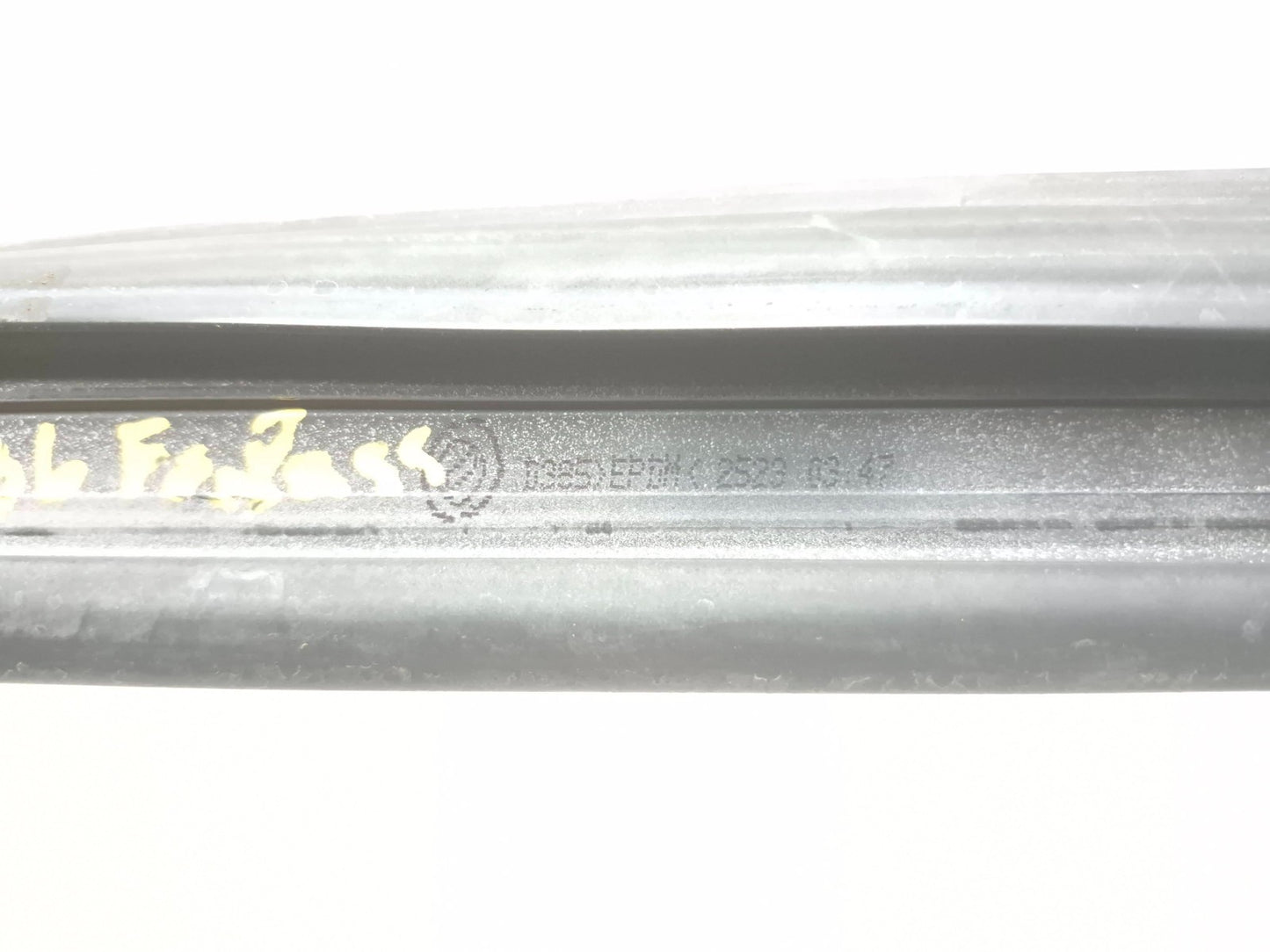 2014 Fiat 500l Door Weatherstrip Front Passenger Side Right OEM