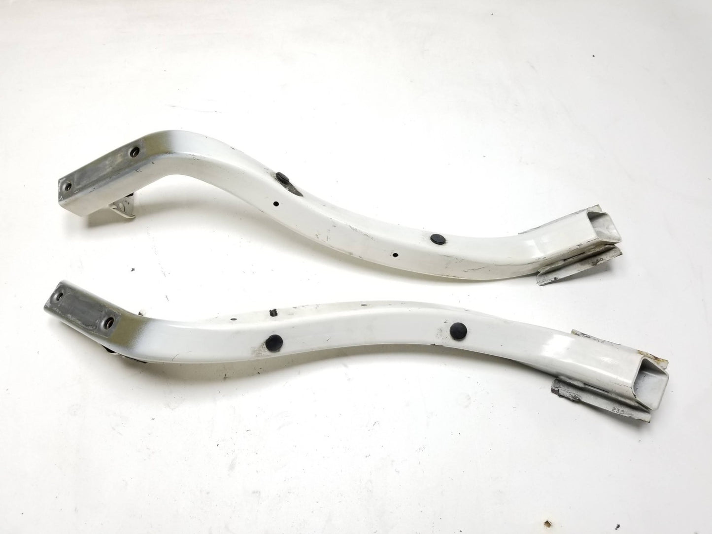 2012 Jeep Grand Cherokee Fender Bracket OEM