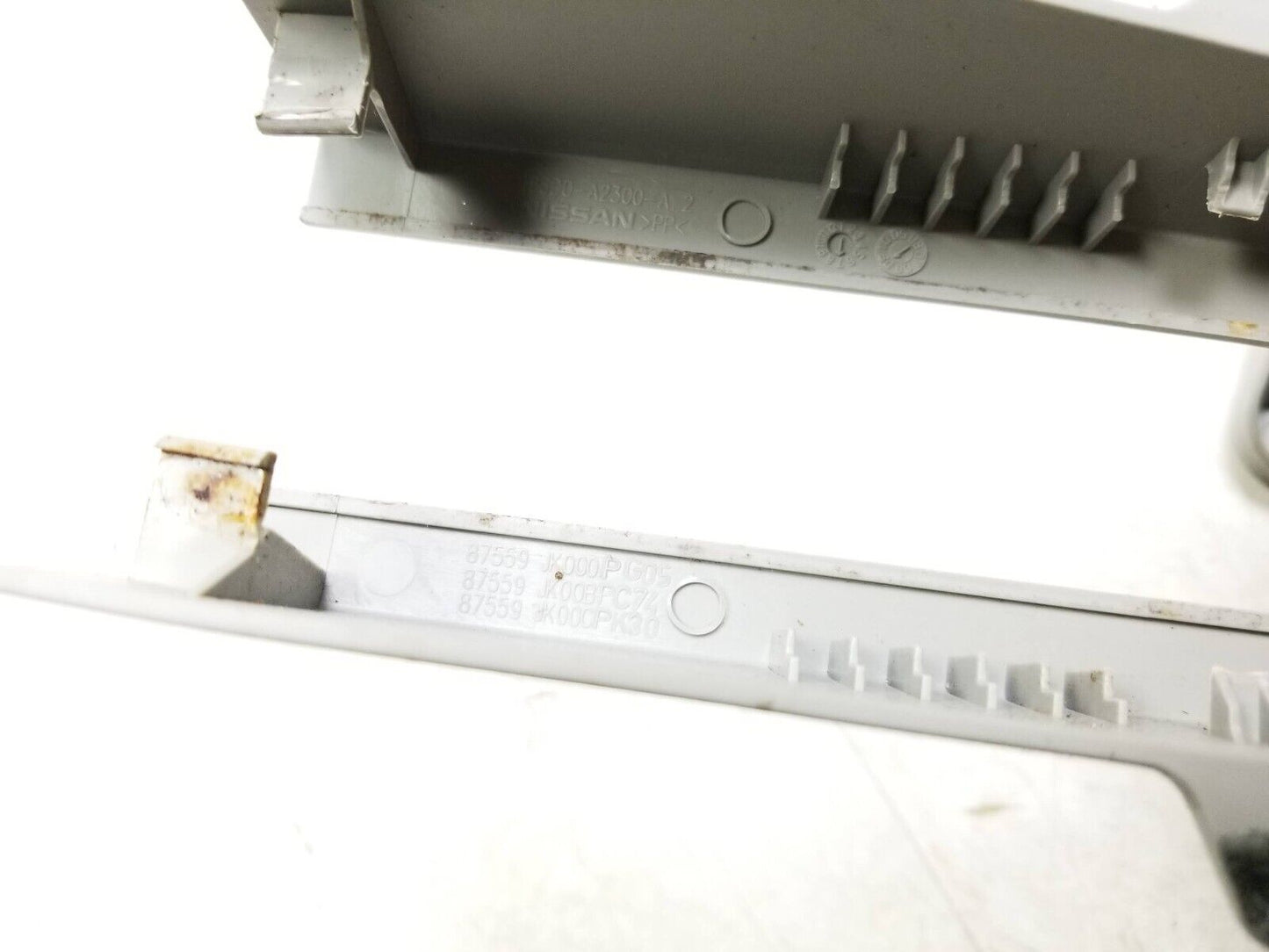 08-13 Infiniti G37 Front Seat Rail Trim Cover Passenger Side Right OEM **sedan**