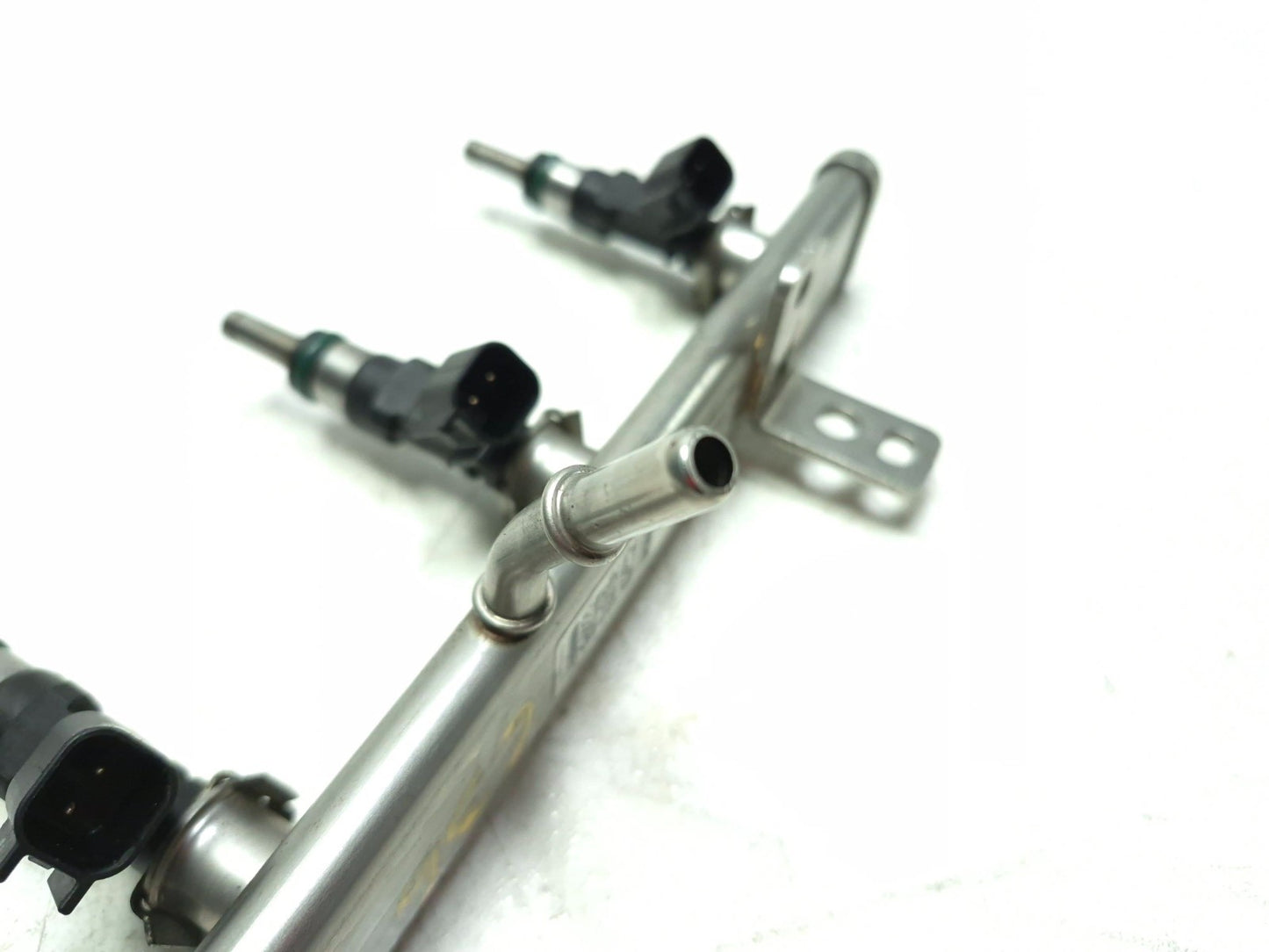 2014 Fiat 500l Fuel Rail W/ Injector OEM