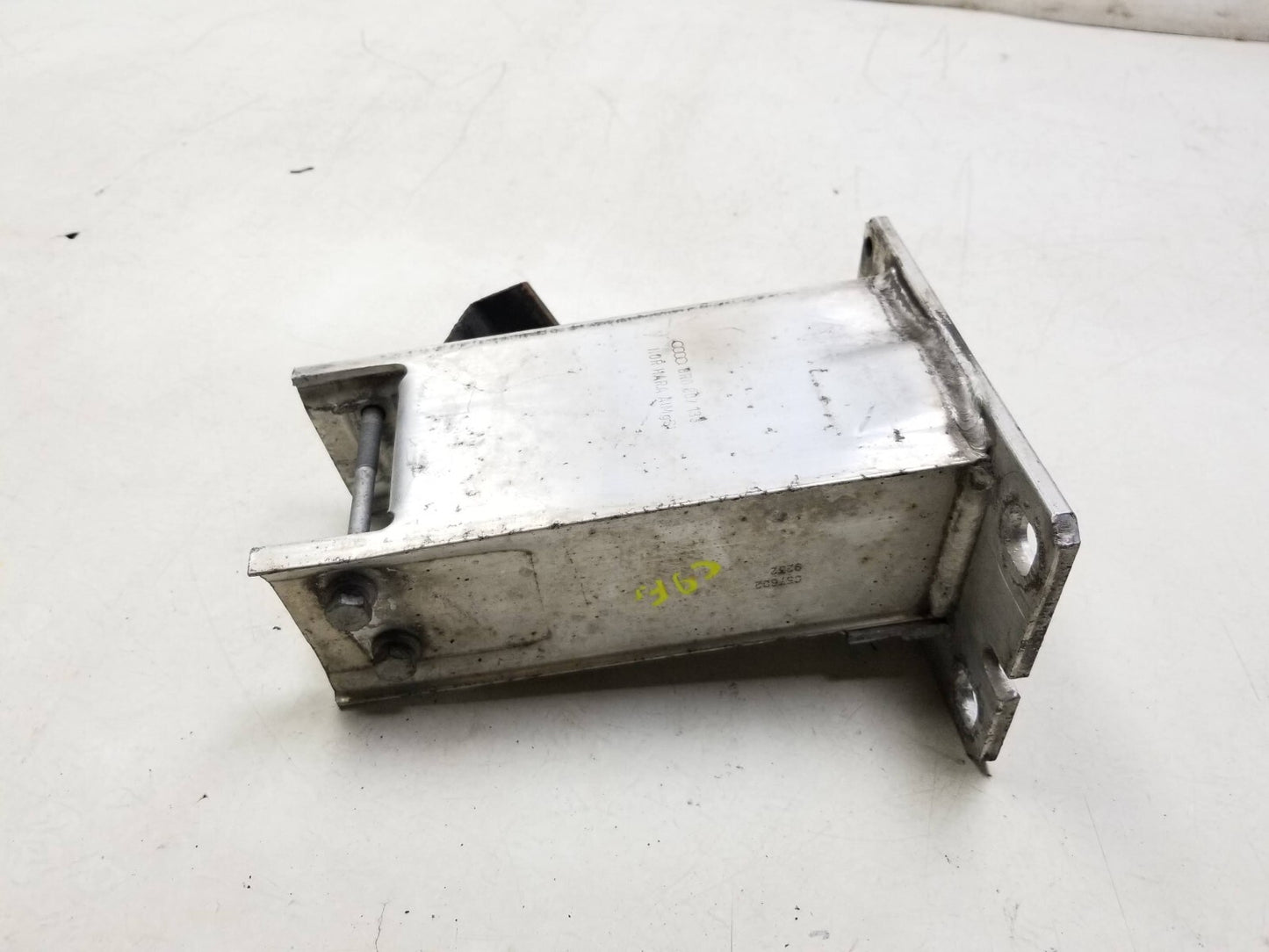 2009 - 2017 Audi Q5 Front Bumper Impact Bar Bracket Left & Right Pair OEM ā