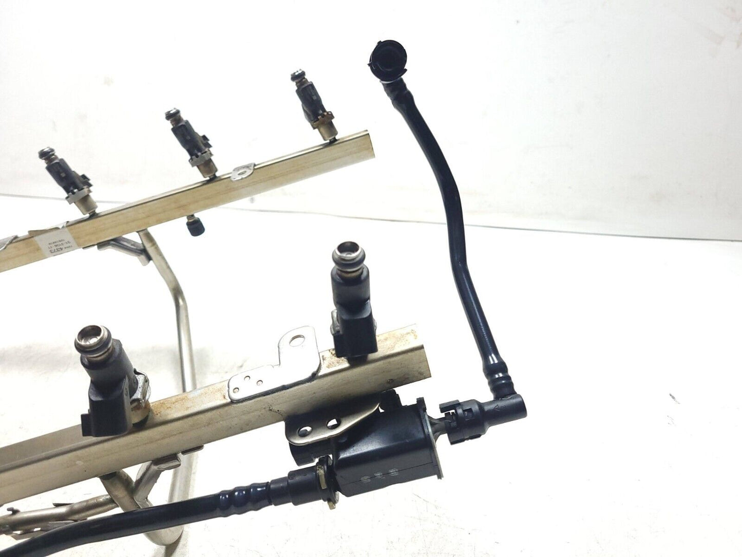 10-14 Chevrolet Suburban Fuel Rail W/ Injectors 5.3l OEM