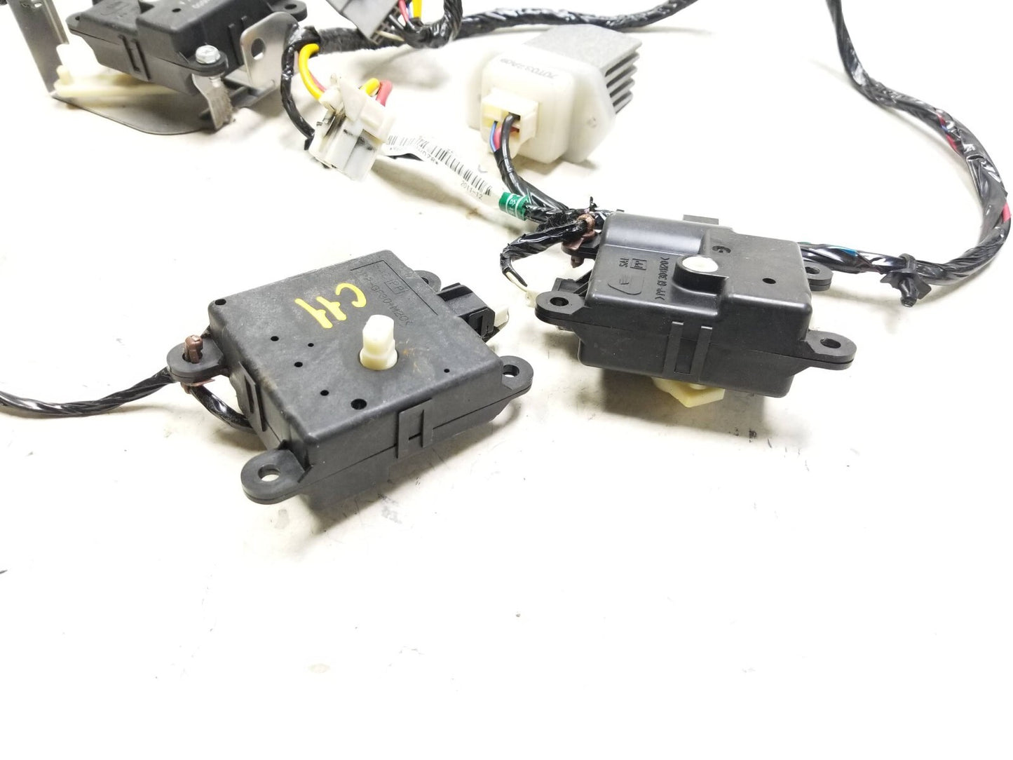 09-14 Nissan Rogue HVAC Air Vent Flap Motor Actuator Blower Motor Resistor OEM ā