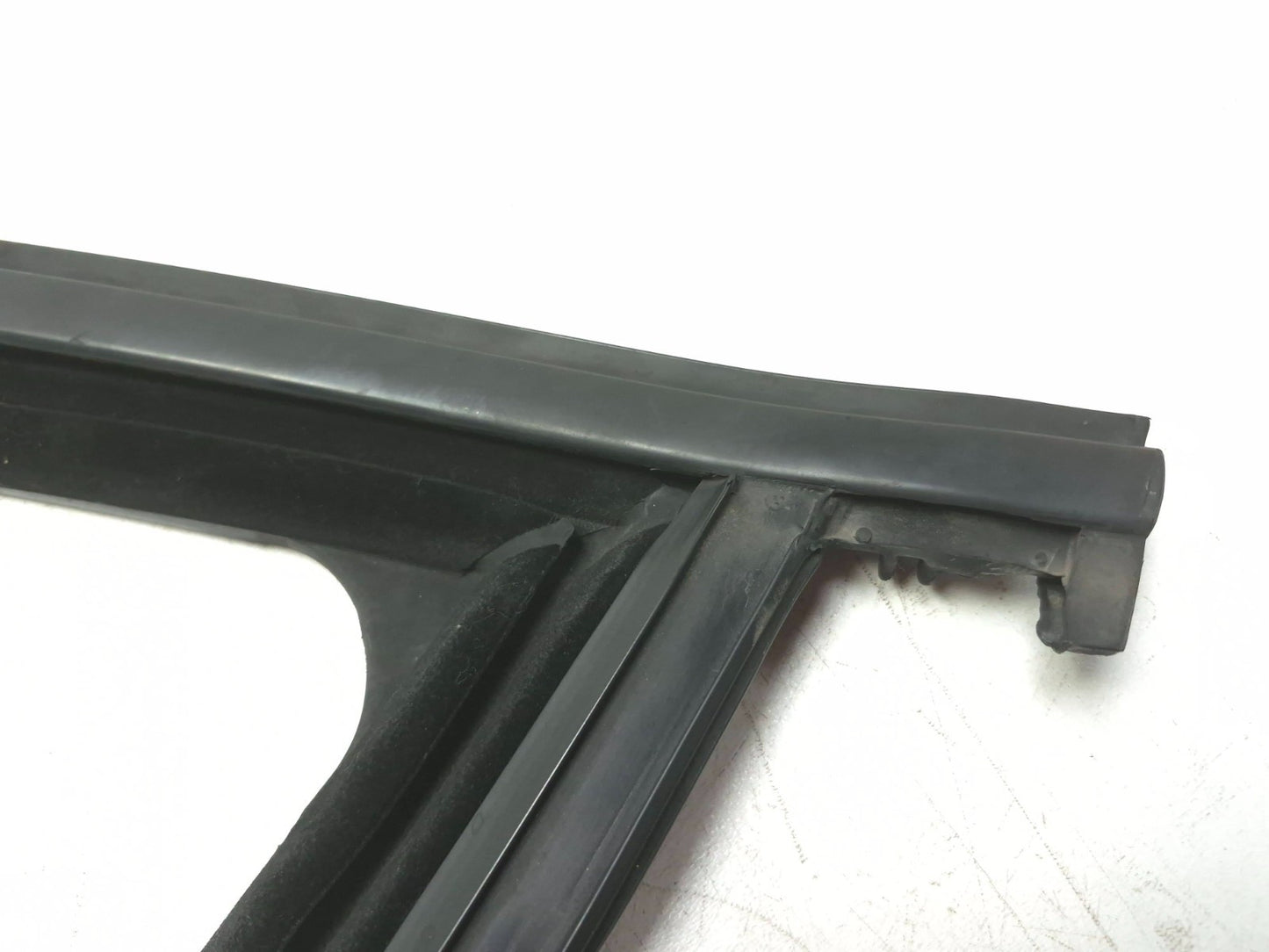 2014 Fiat 500l Door Weatherstrip Front Driver Side Left OEM
