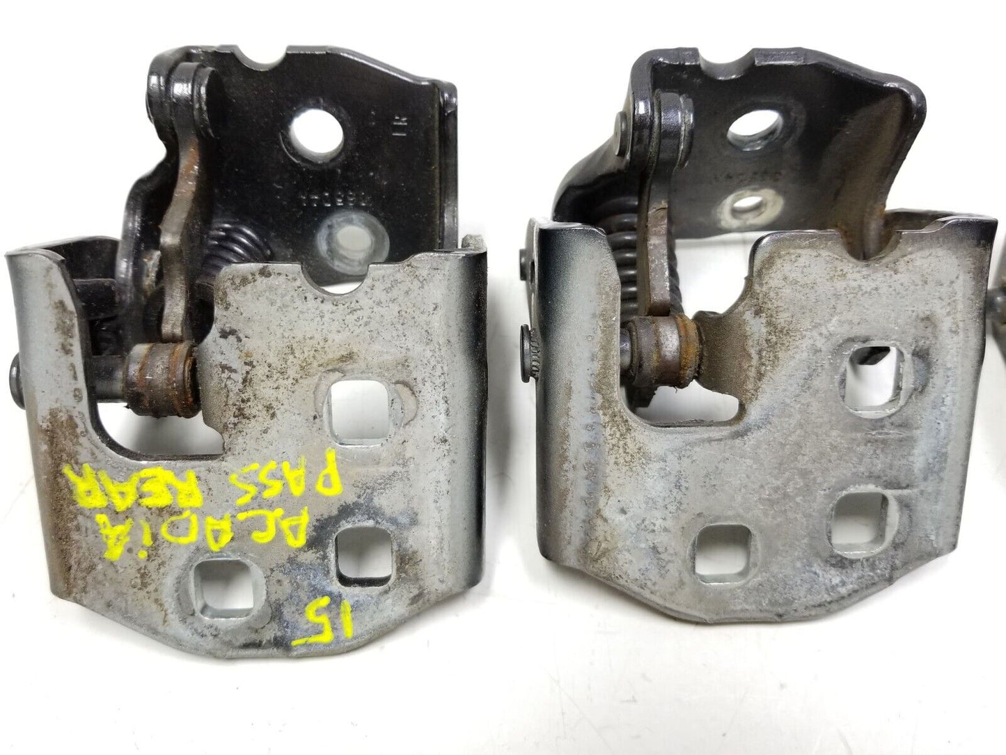 13 14 15 16 GMC Acadia Raer Door Hinge Passenger Side Right OEM