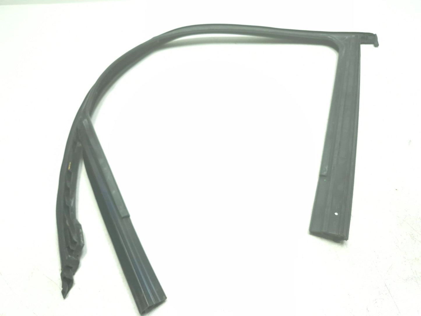 2014 Fiat 500l Door Weatherstrip Front Passenger Side Right OEM