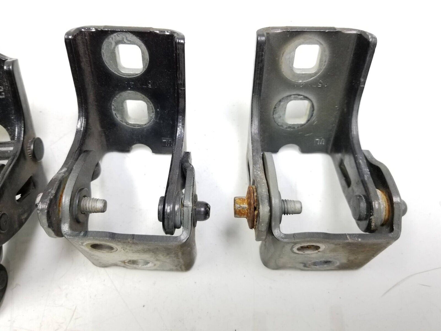 13 14 15 16 GMC Acadia Raer Door Hinge Driver Side Left OEM