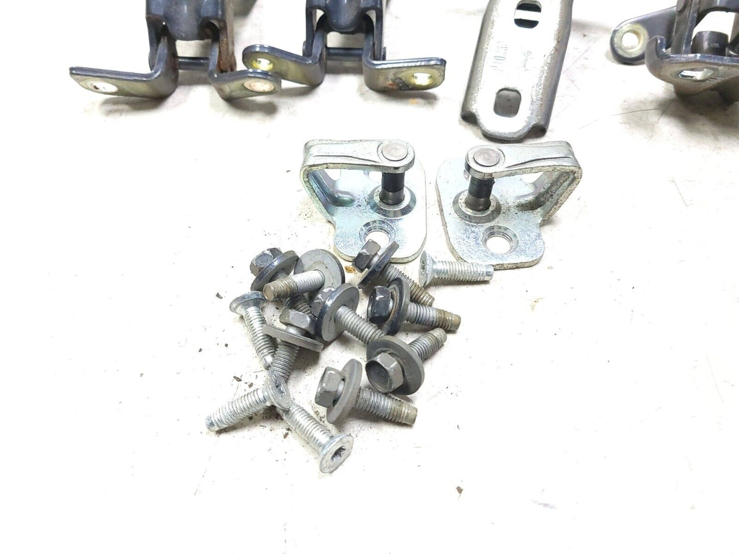 10-15 Chevrolet Equinox Door Hinge Front & Rear Driver Side Left OEM