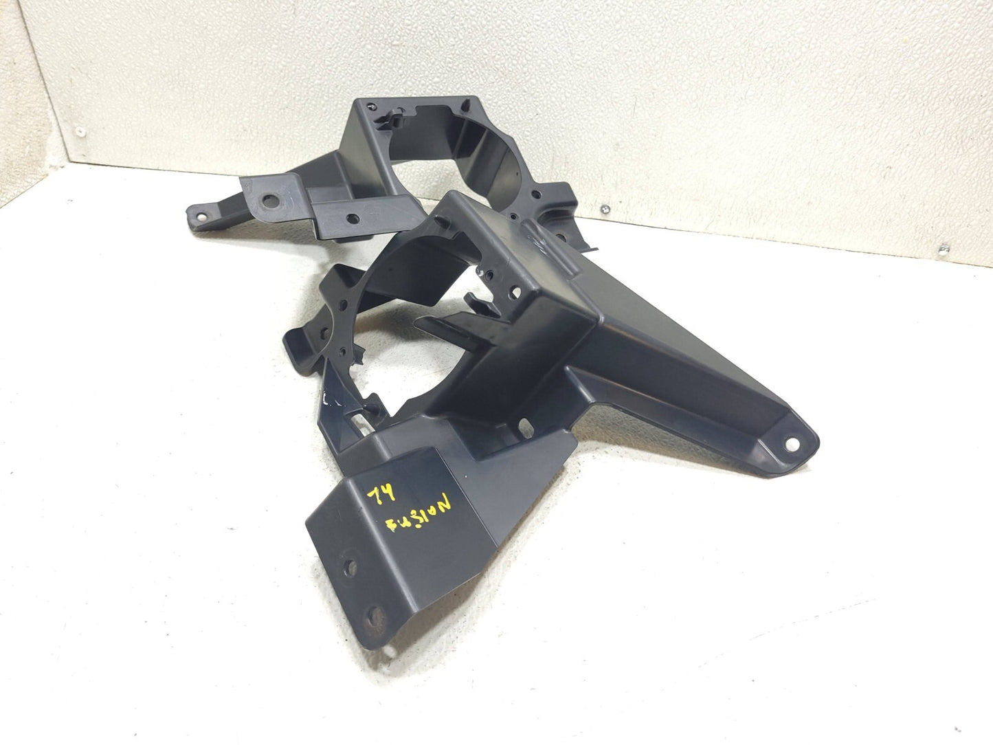 2014 Ford Fusion Fog Lamp Bracket Left & Right Pair OEM