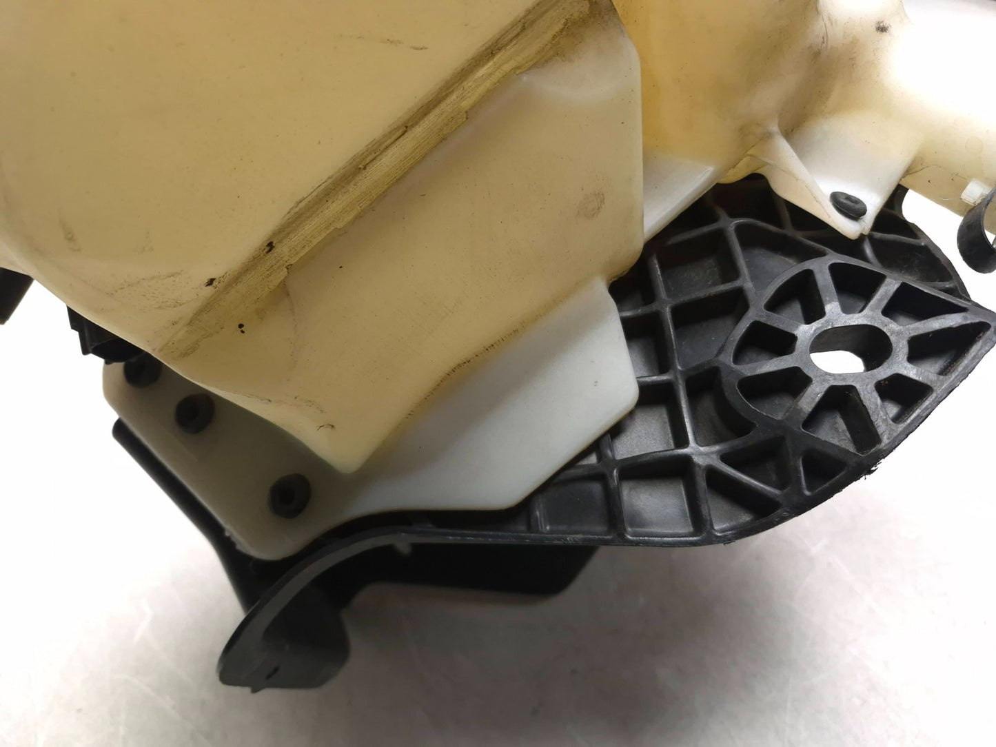2008 Lincoln Navigator Windshield Reservoir Bottle & Battery Tray OEM
