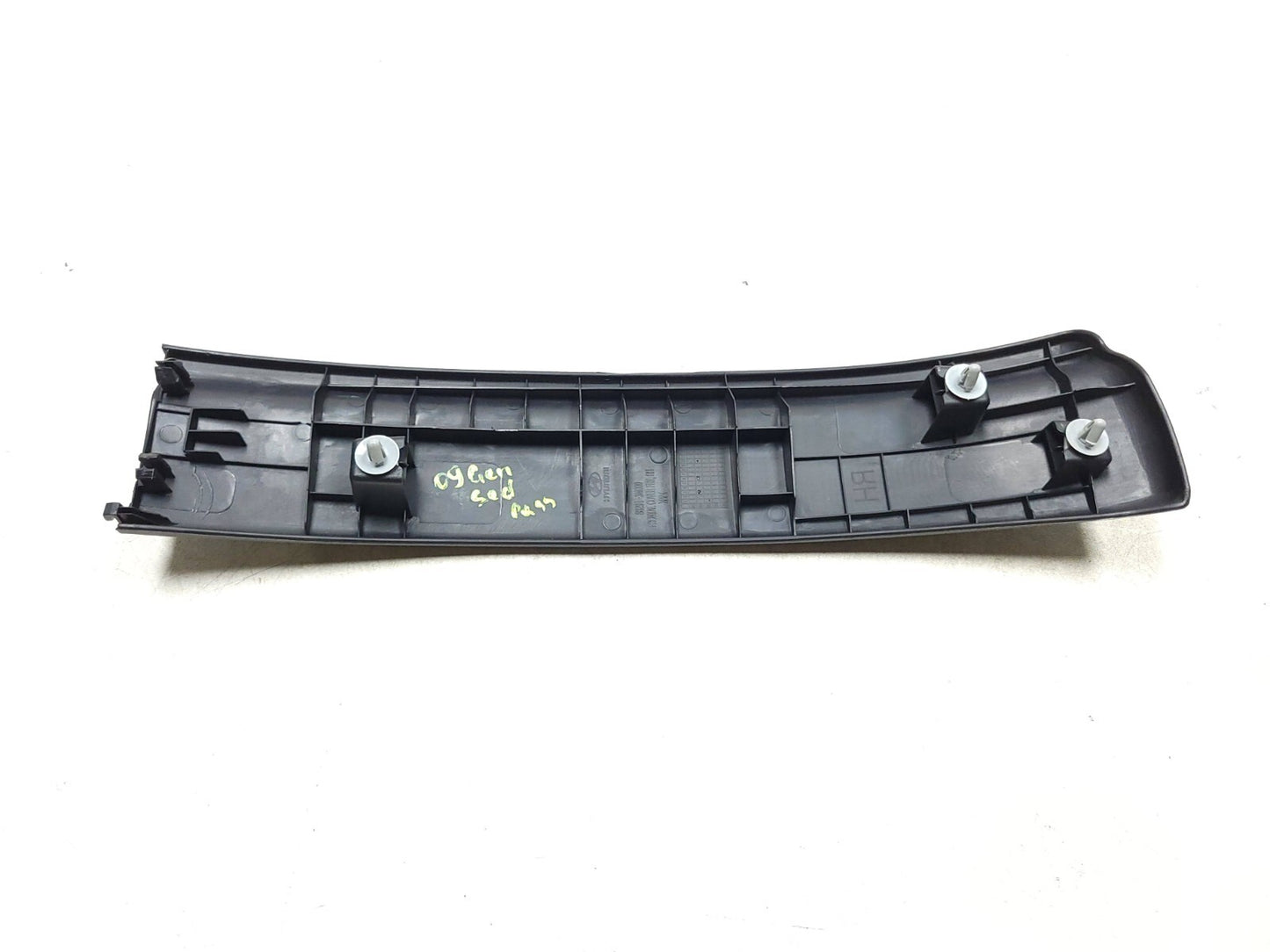 2009 - 2012 Hyundai Genesis Seat Side Trim Front Passenger Side Right OEM