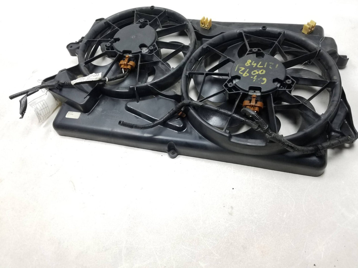 2005 Chevrolet Equinox Radiator Cooling Fan W/ Shroud 3.4l OEM