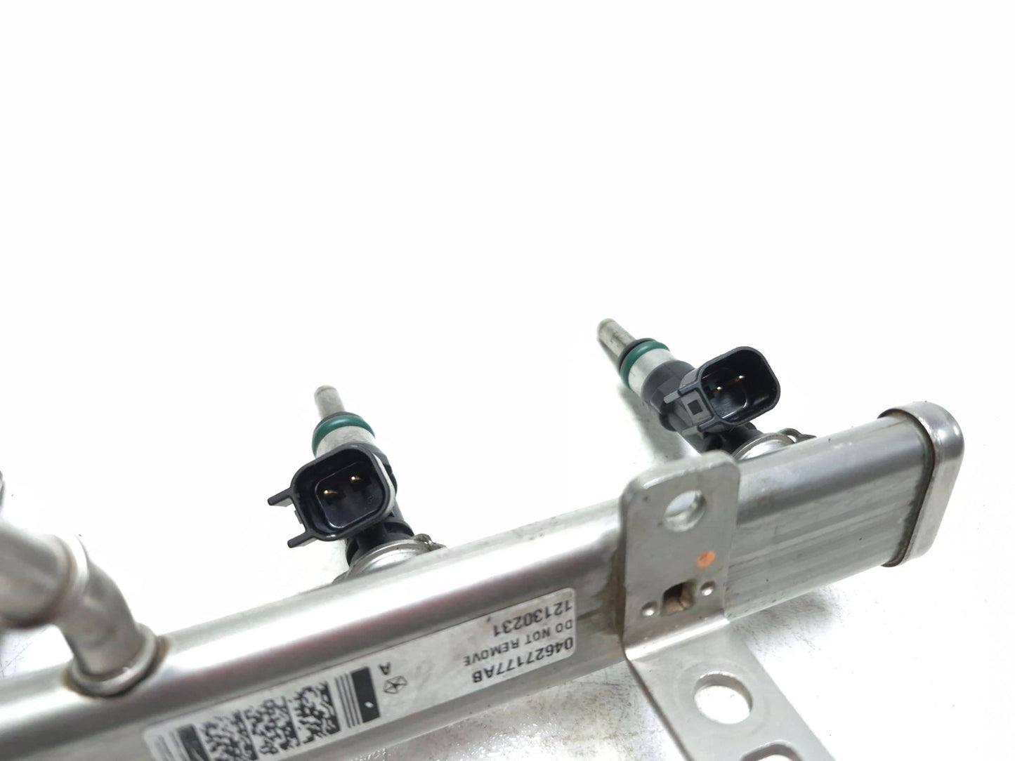 2014 Fiat 500l Fuel Rail W/ Injector OEM